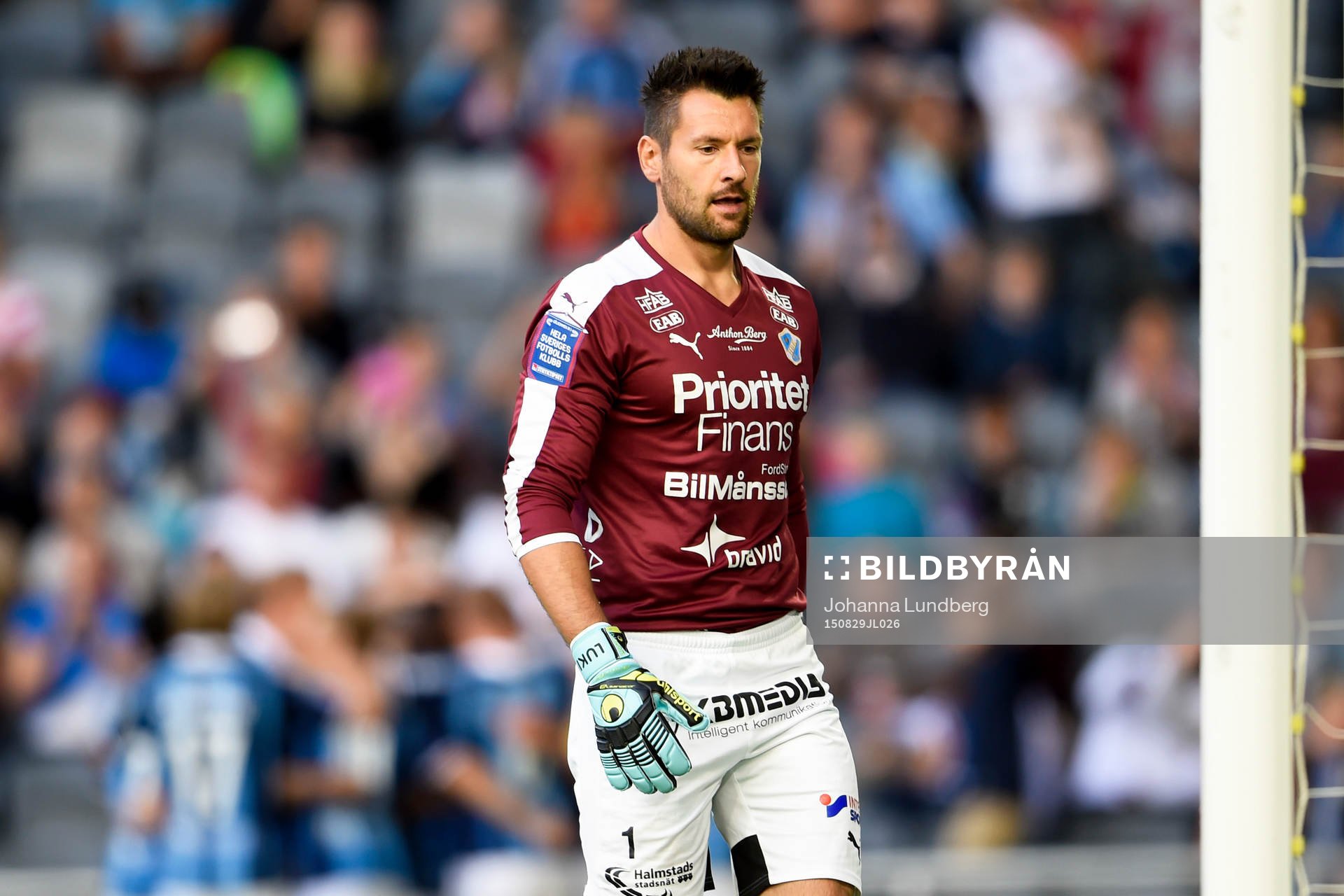 Halmstads målvakt Stojan Lukic deppar