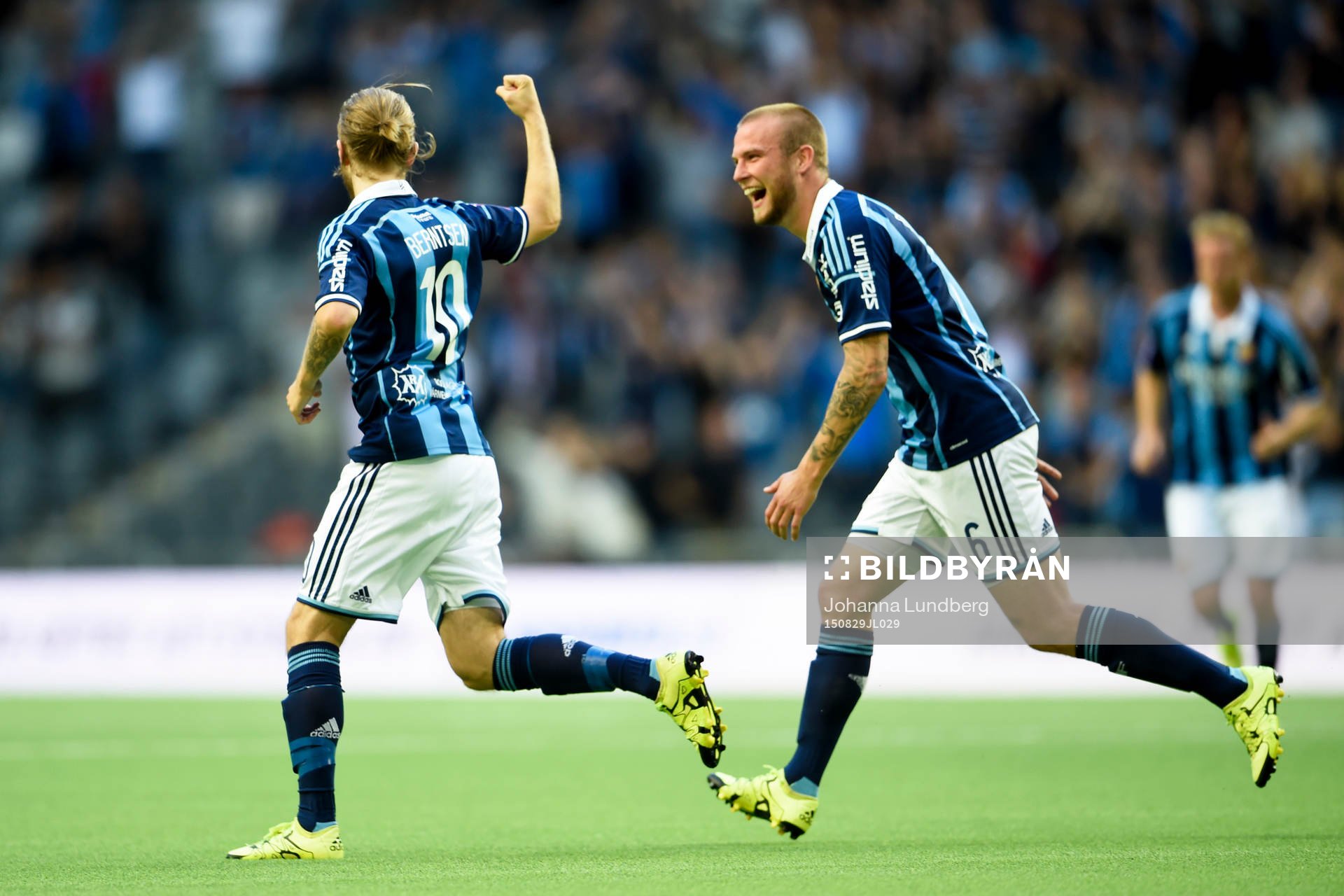 Djurgårdens Daniel Berntsen och Alexander Faltsetas jublar