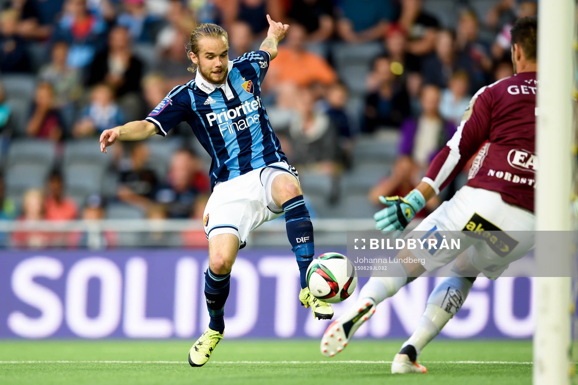 Djurgårdens Daniel Berntsen och Halmstads målvakt Stojan