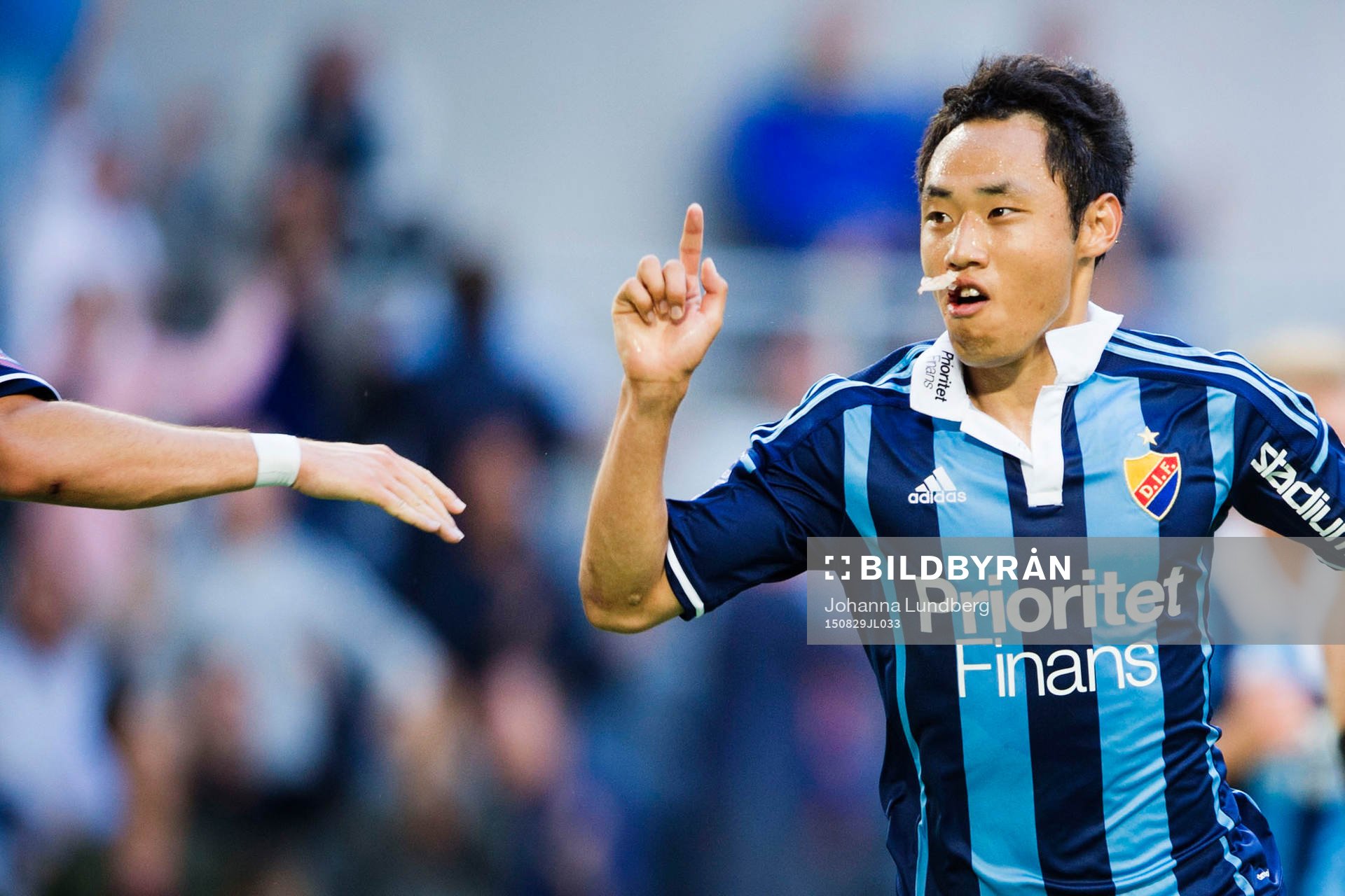 Djurgårdens Seon-Min Moon jublar efter att han har gjort 2-2 under fotbollsmatchen i Allsvenskan mellan Djurgården och Halmstad den 29 augusti 2015 i Stockholm.