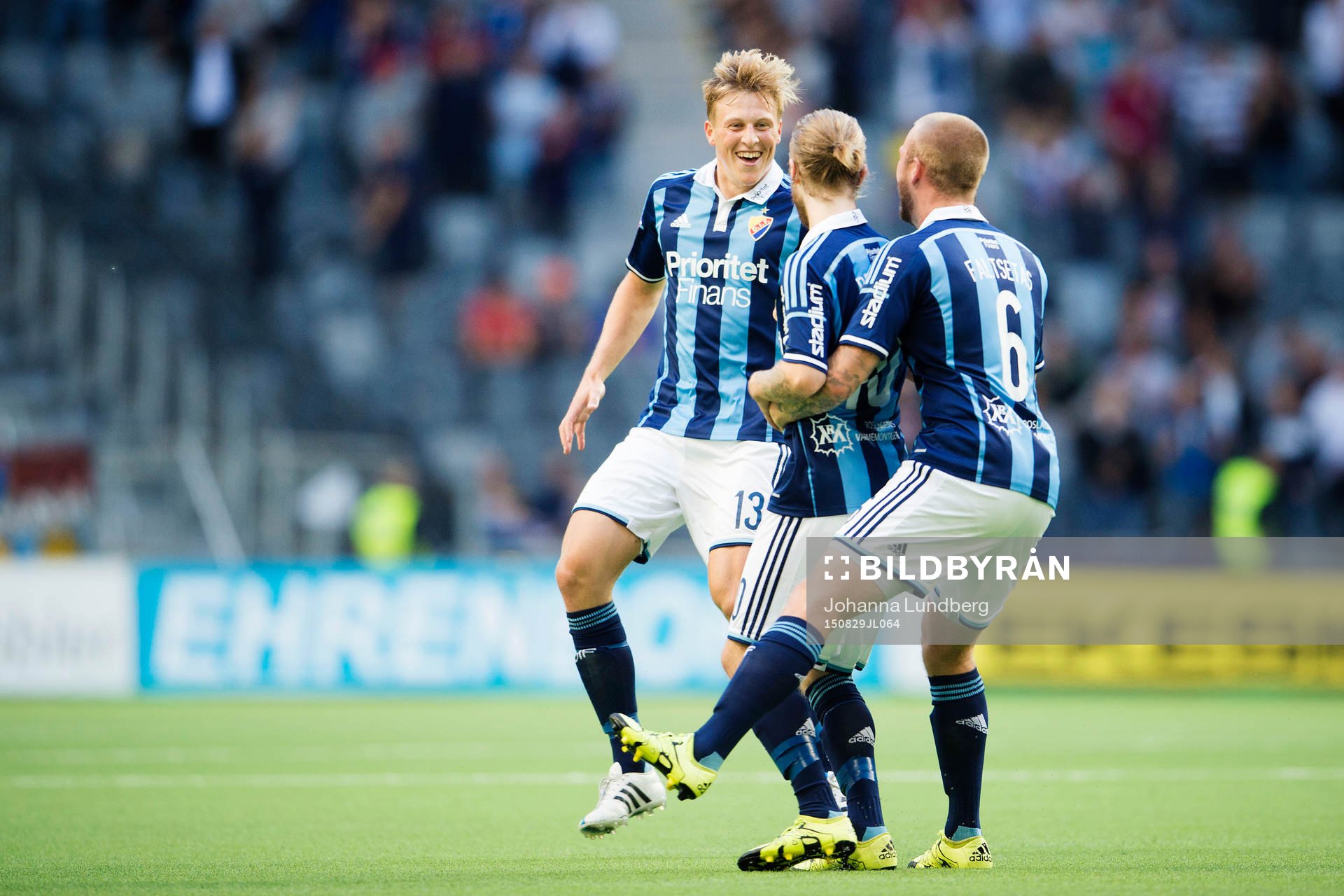 Djurgårdens Emil Bergström (tv) och Alexander Faltsetas (th) jublar med Daniel Berntsen (m) efter att han har gjort 4-2 under fotbollsmatchen i Allsvenskan mellan Djurgården och Halmstad den 29 augusti 2015 i Stockholm.