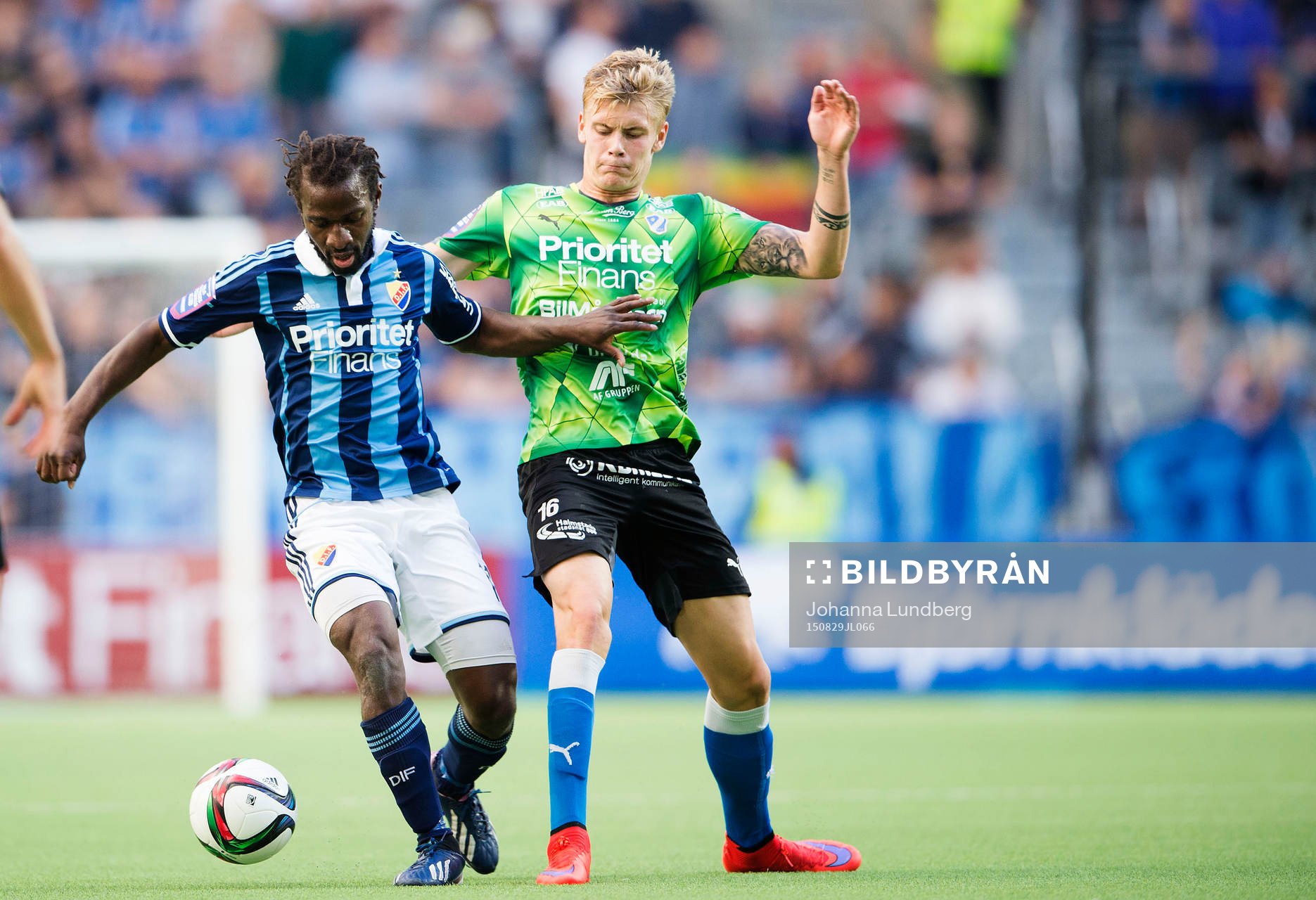 Djurgårdens Amadou Jawo och Halmstads Eric Smith