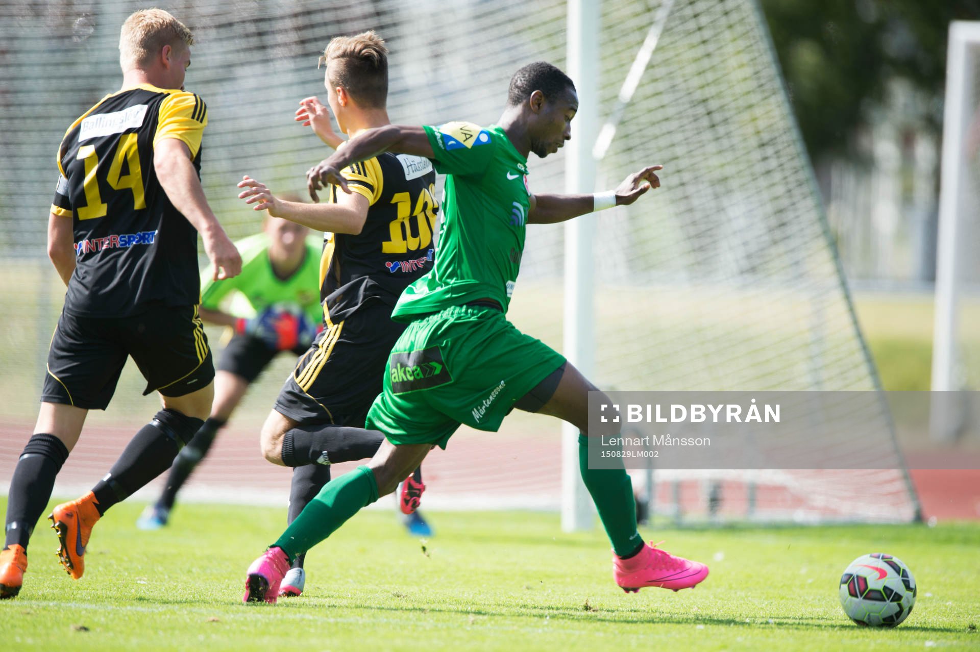 Prespas 2-målsskytt Sadat Karim och IFK Hässleholms Linus