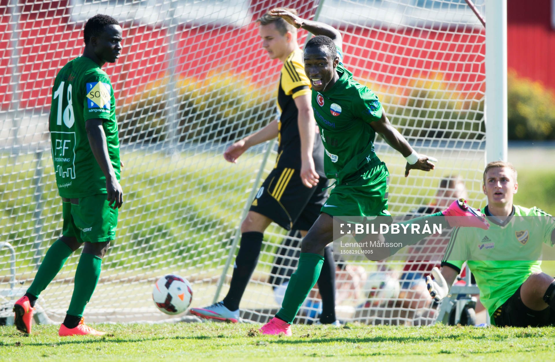 Prespa har gjort 4-1 och jublar i matchen i division 2