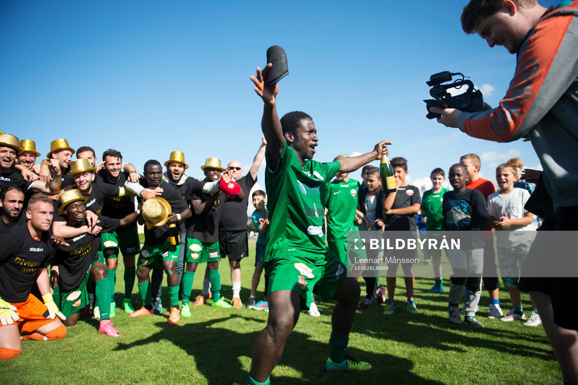 Prespas matchhjälte Sadat Karim showar i matchen i