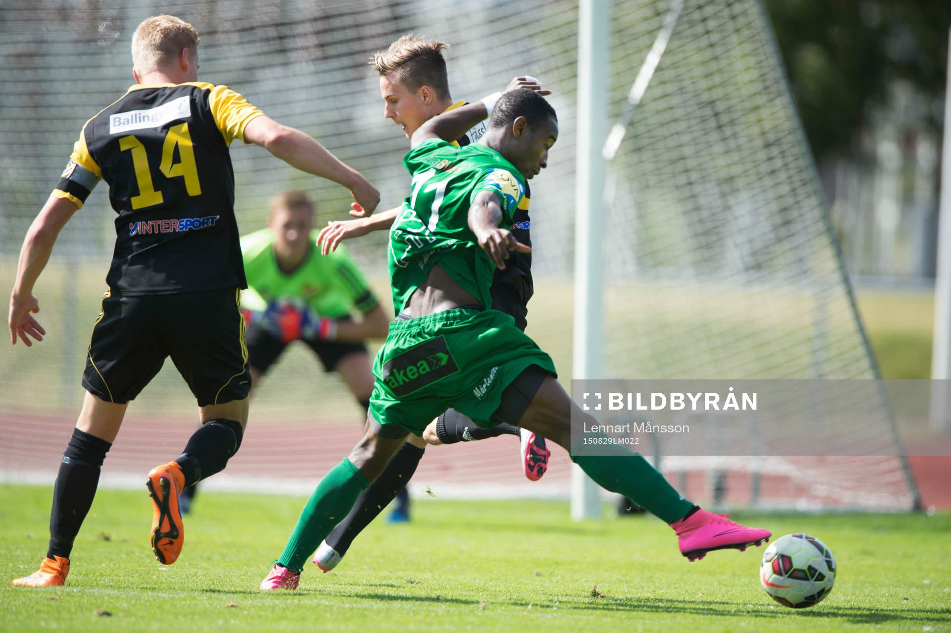 Prespas 2-målsskytt Sadat Karim och IFK Hässleholms Linus