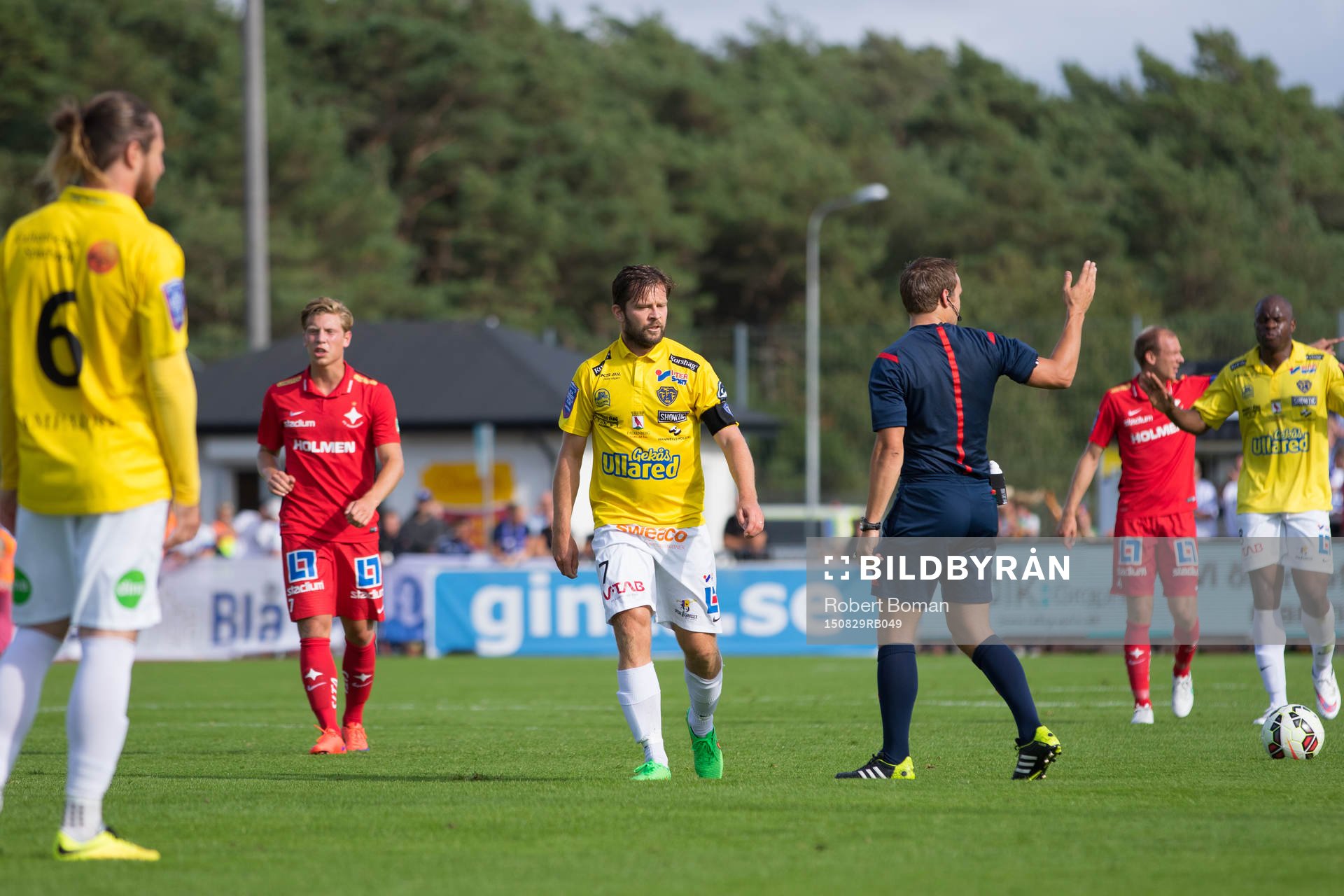 Falkenbergs David Svensson är arg på domaren som ger