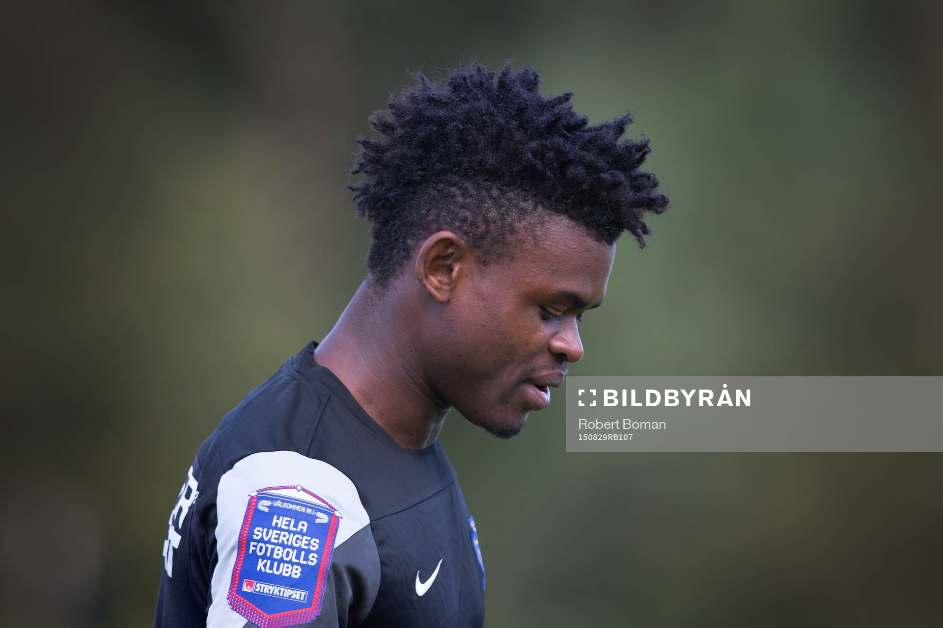 Falkenbergs Godsway Donyoh före fotbollsmatchen i
