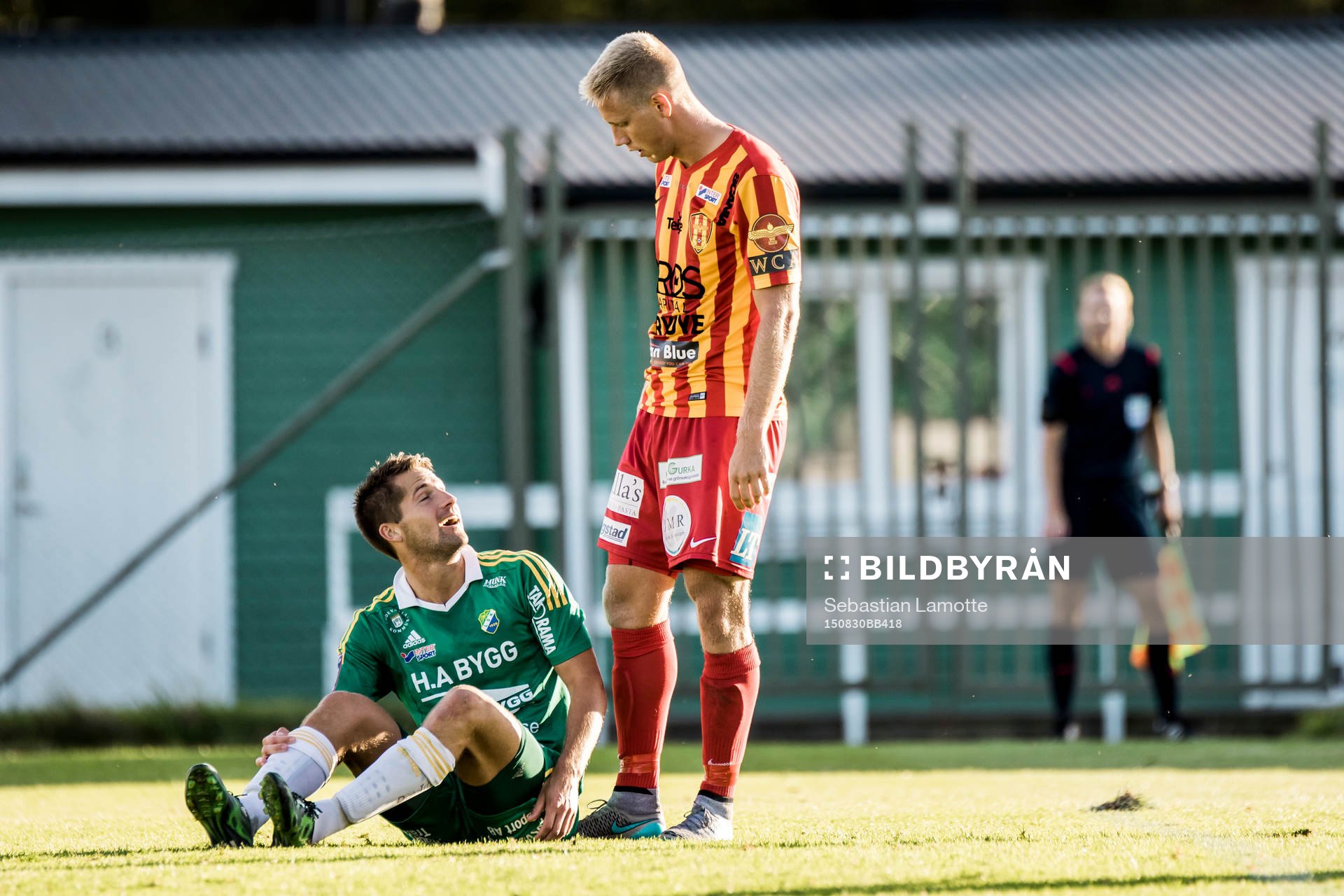 Syrianskas Mattias Liljestrand ståendes över Ljungskiles