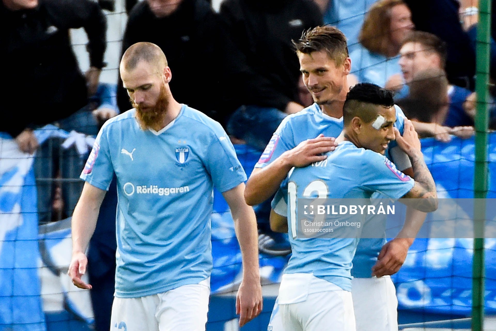 Malmö FFs Markus Rosenberg och Yoshimar Yotún jublar efter 0-3 av Rosenberg under den allsvenska fotbollsmatchen mellan Helsingborg och Malmö FF den 30 augusti 2015 i Helsingborg.