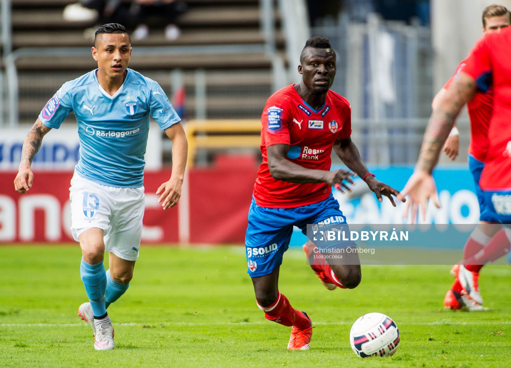 Närkamp mellan Helsingborgs Lalawélé Atakora och Malmö