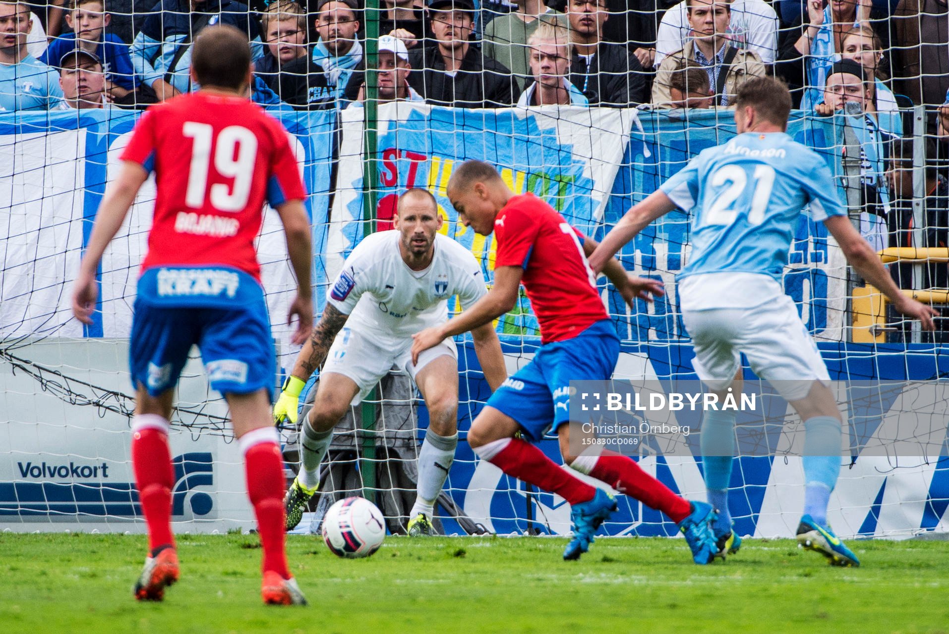 Helsingborgs Jordan Larsson målchans framför Malmö FFs