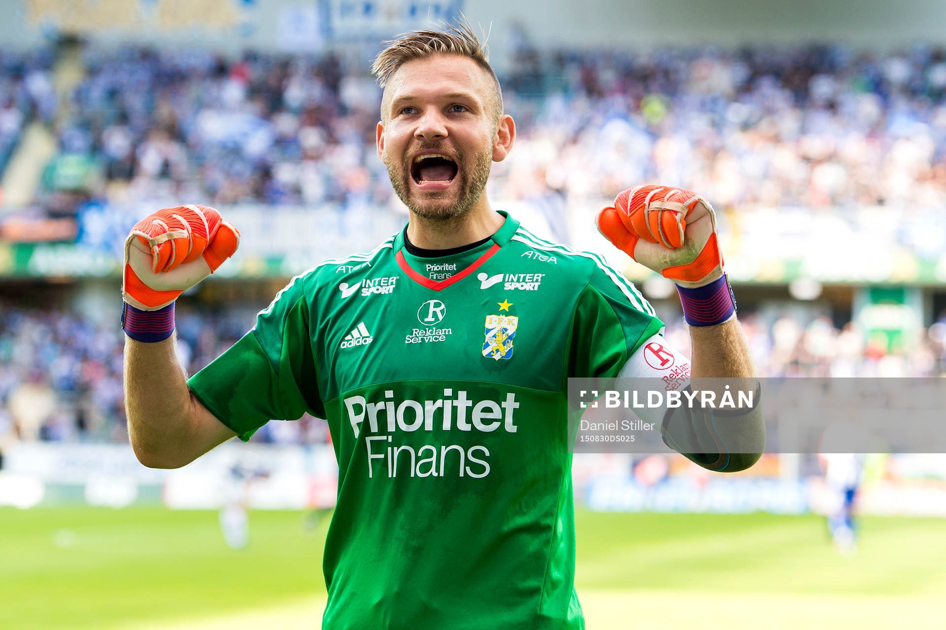 IFK Göteborgs målvakt John Alvbåge jublar