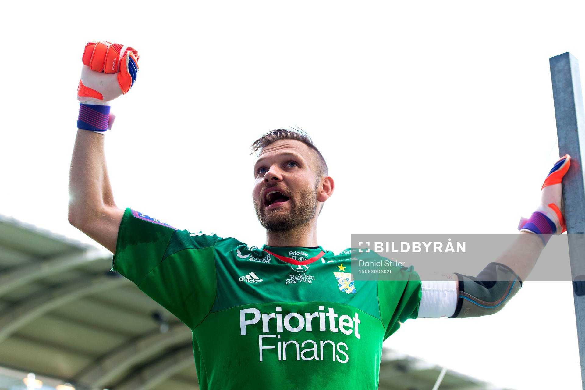 IFK Göteborgs målvakt John Alvbåge jublar efter segern i den allsvenska fotbollsmatchen mellan IFK Göteborg och Gefle den 30 augusti 2015 i Göteborg.
