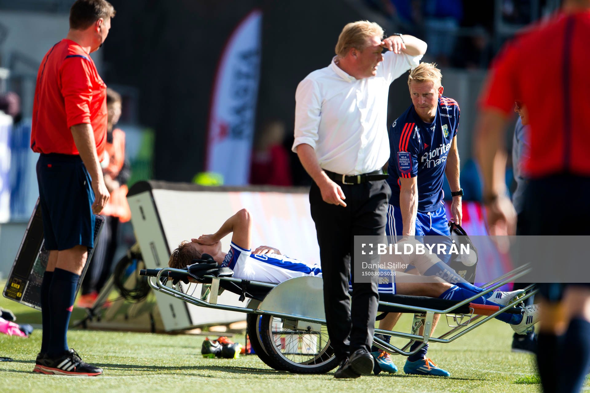 IFK Göteborgs Thomas Rogne skadar sig och får utgå