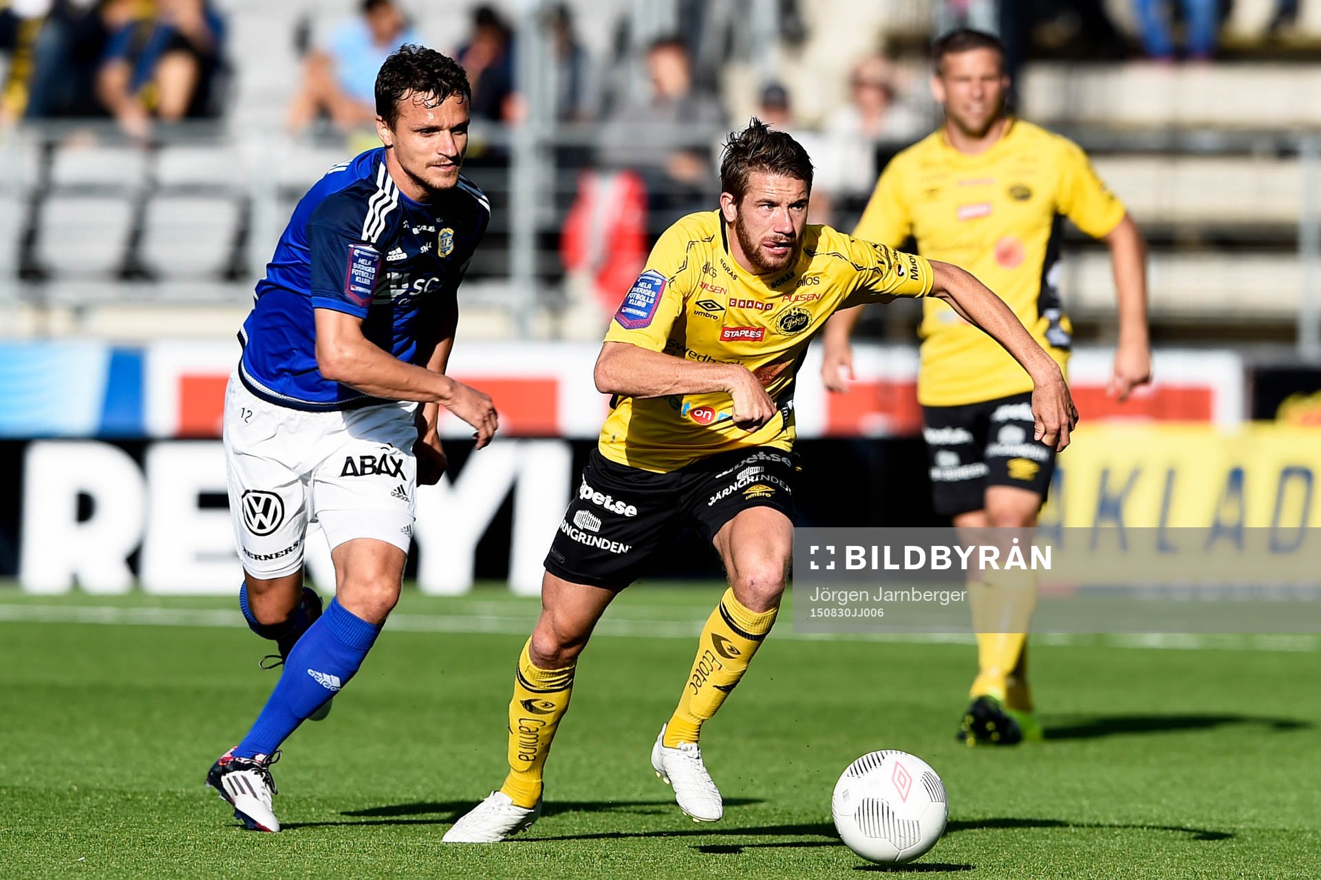 Sundsvalls Shpetim Hasani och Elfsborgs Marcus Rohdén under en fotbollsmatch i Allsvenskan mellan Elfsborg och Sundsvall den 30 augusti 2015 i Borås.
