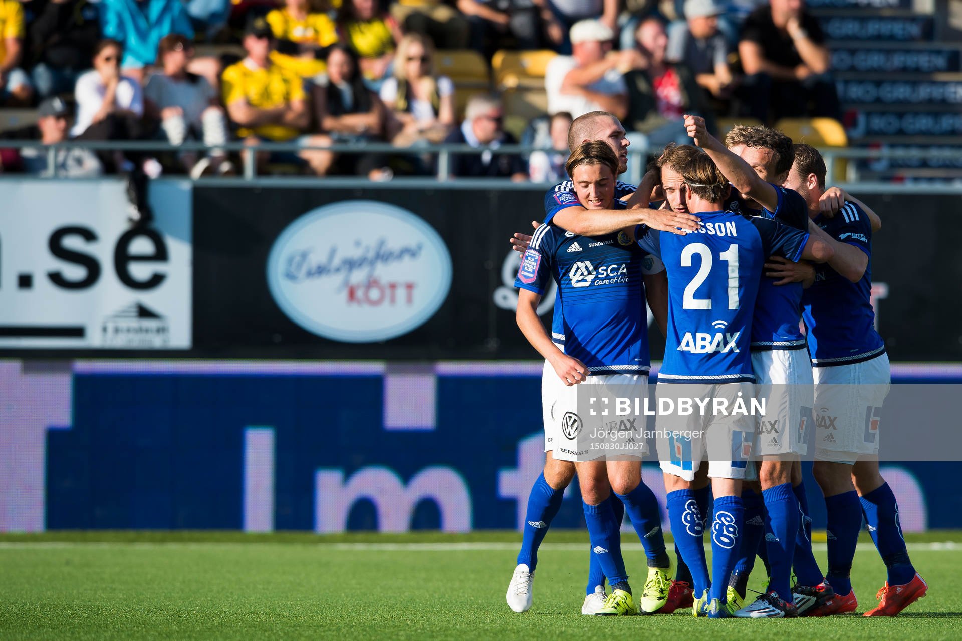 Sundsvalls Lars Gerson (skymd i bild) har gjort 0-2 och spelarna jublar under en fotbollsmatch i Allsvenskan mellan Elfsborg och Sundsvall den 30 augusti 2015 i Borås.