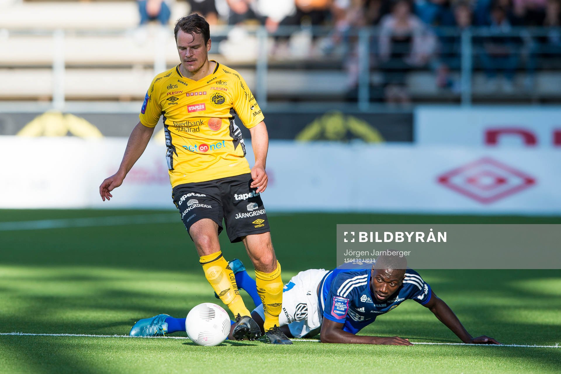 Elfsborgs Henning Hauger och Sundsvalls Pa Amat Dibba