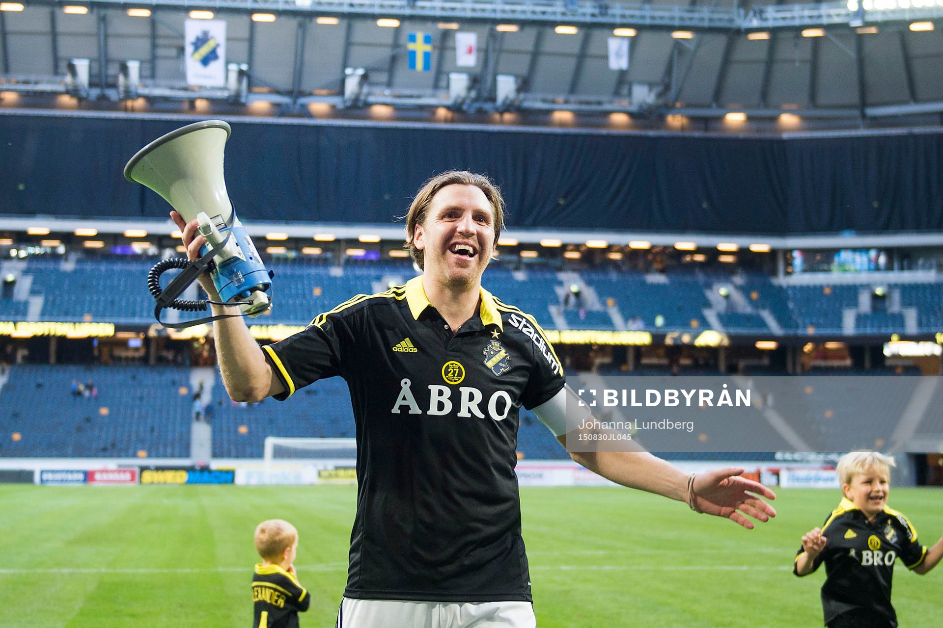 s Nils-Eric Johansson jublar