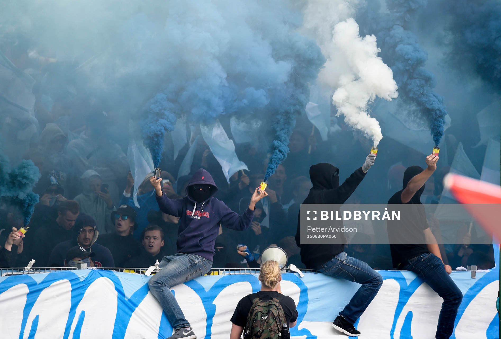 Malmö FFs supportrar tände bengaler