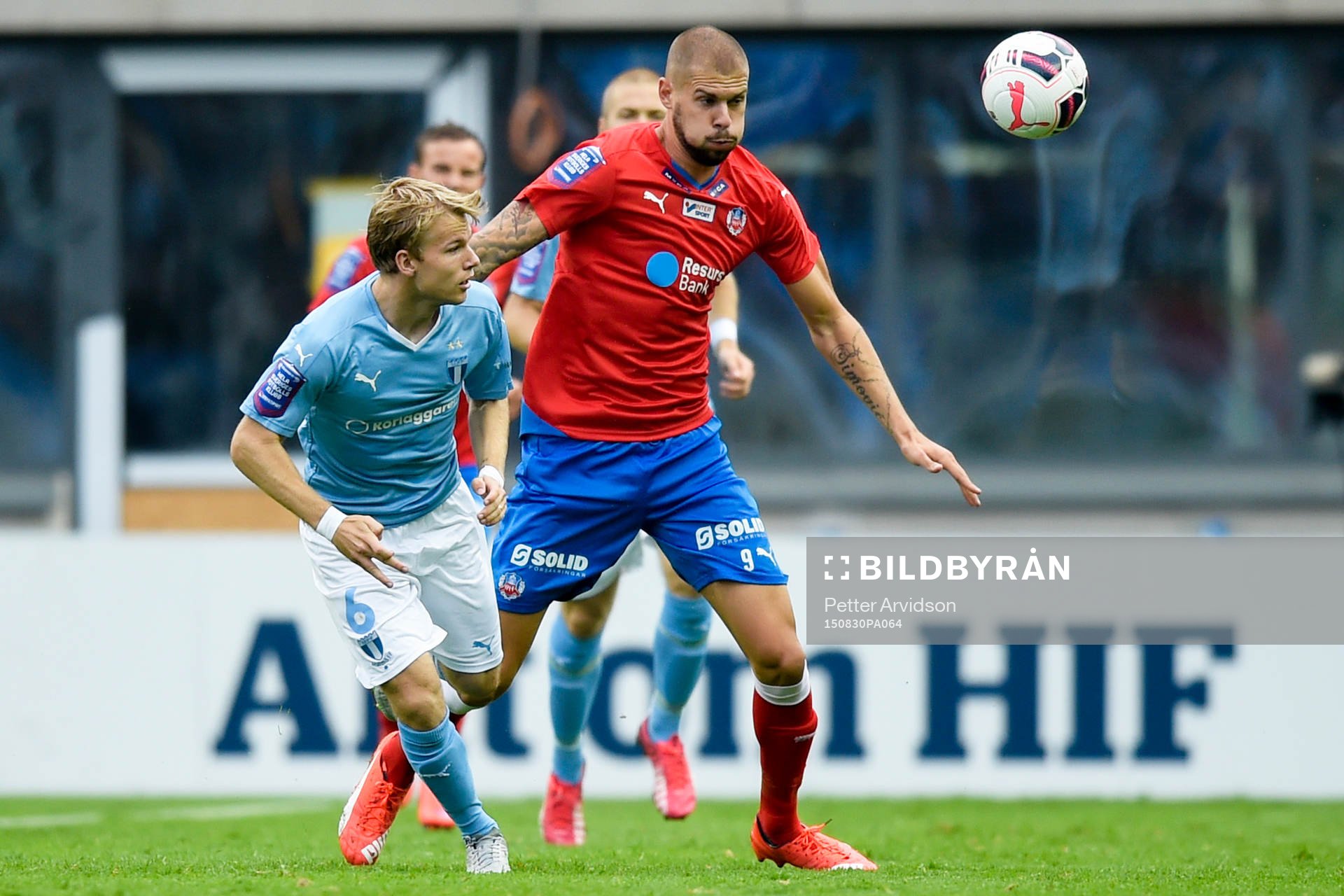 Malmö FFs Oscar Lewicki och Helsingborgs Robin Simovic