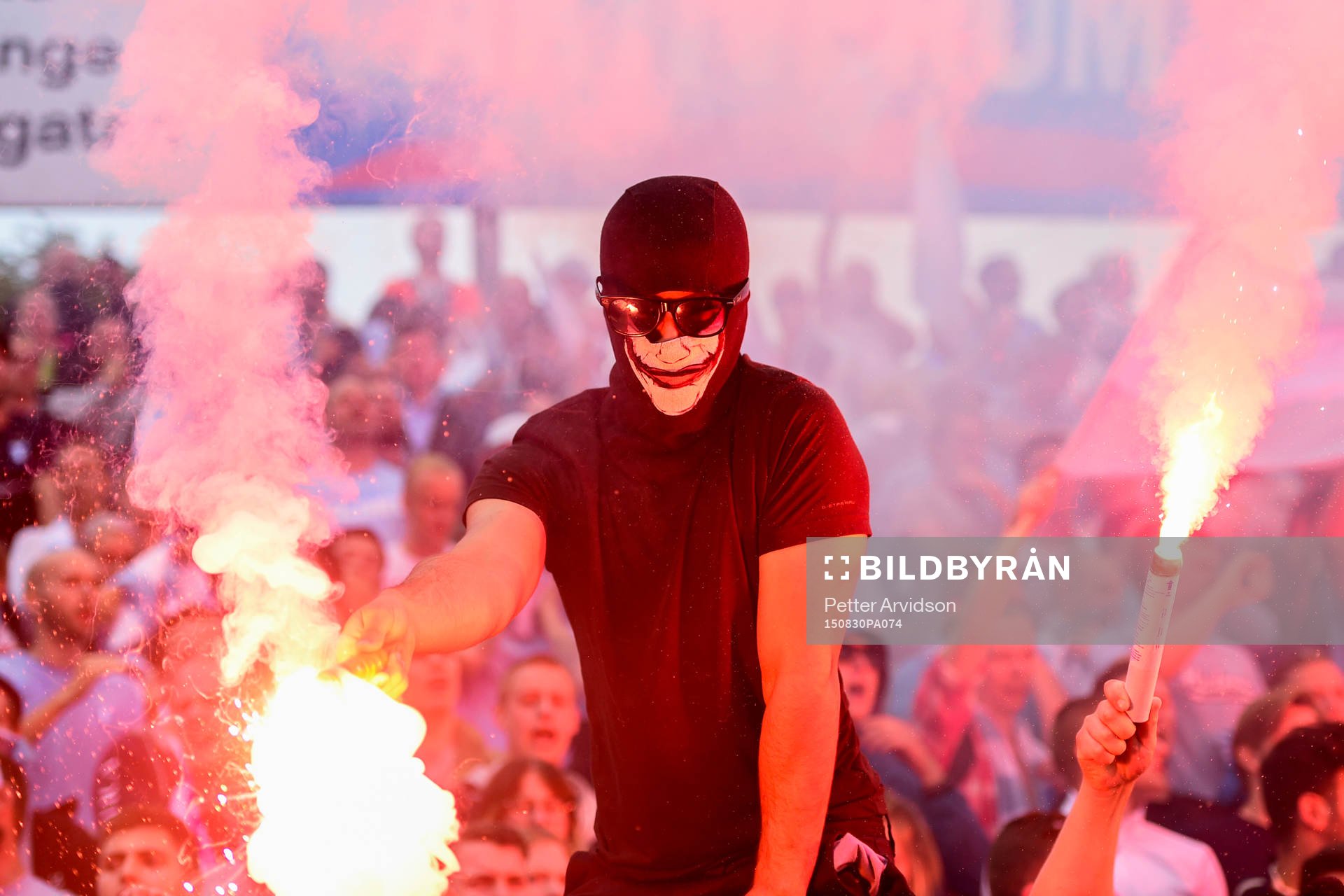 Malmö FFs supportrar tände bengaler