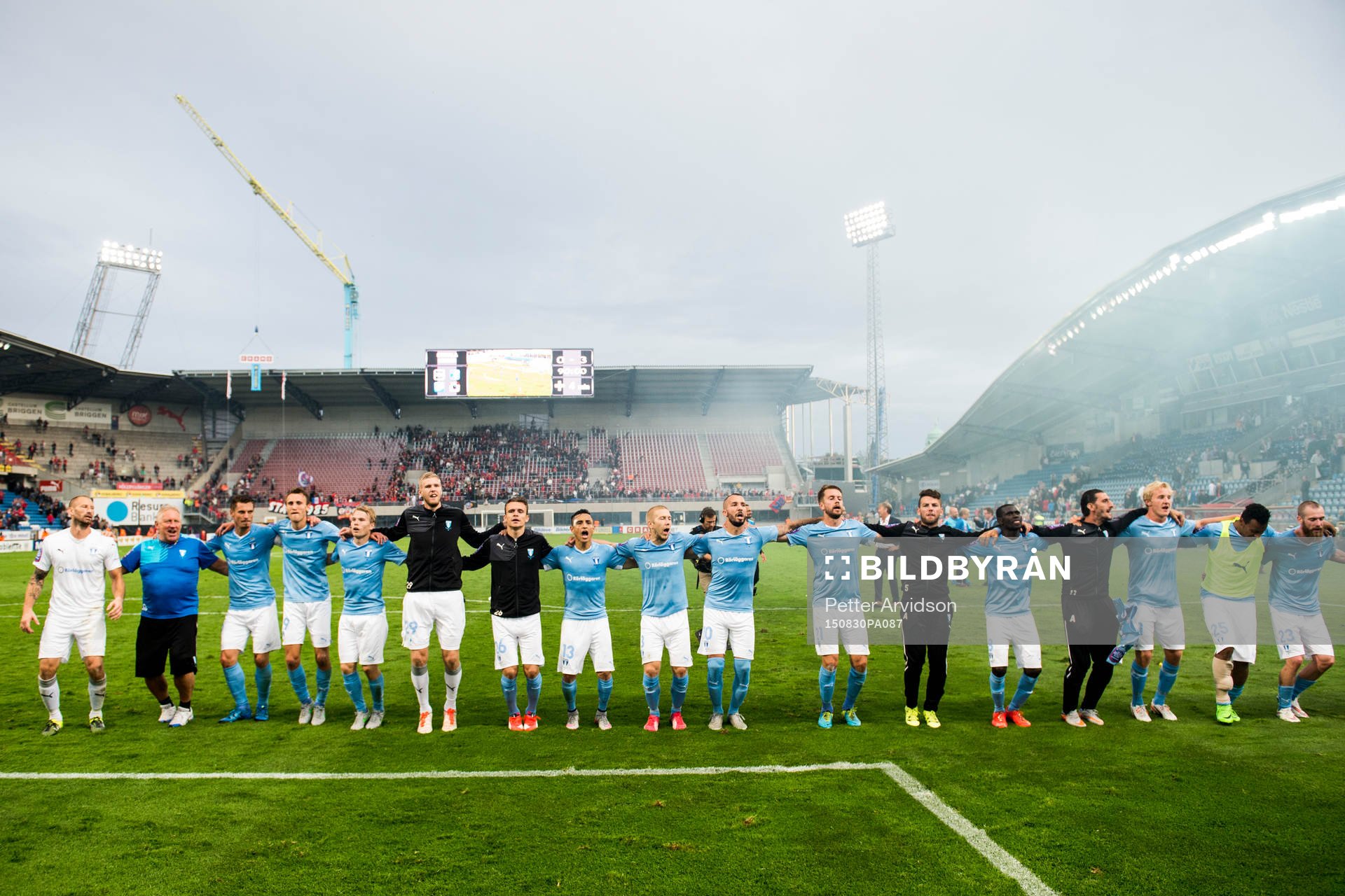 Malmö FFs spelare jublar mot publiken