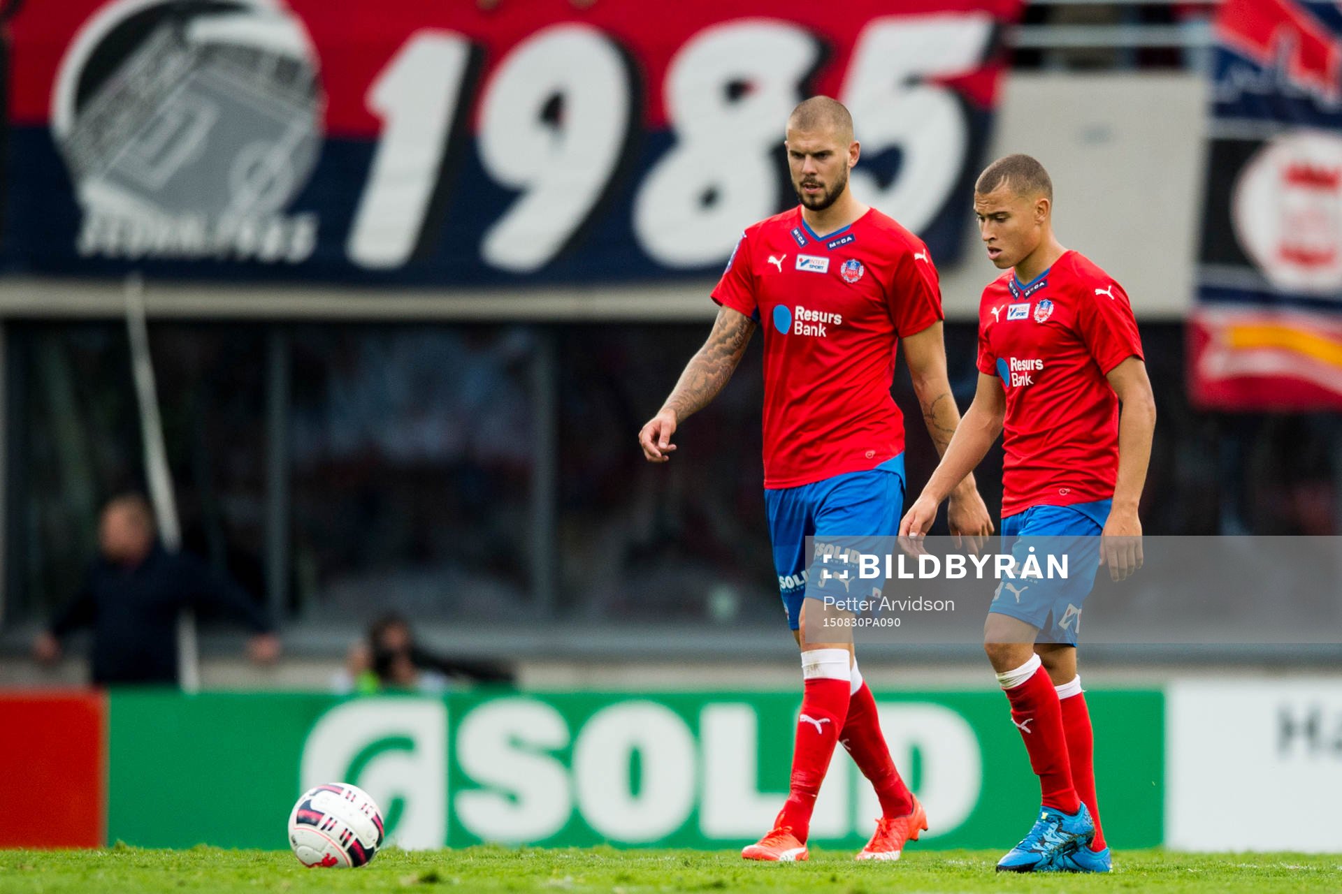 Helsingborgs Robin Simovic och Jordan Larsson deppar