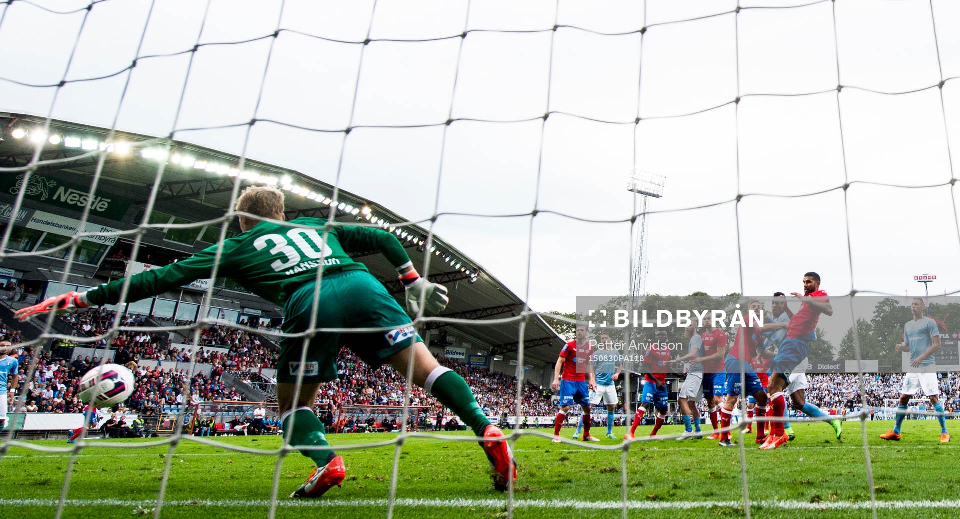 Malmö FFs Felipe Carvalho nickar in 0-2 bakom Helsingborgs