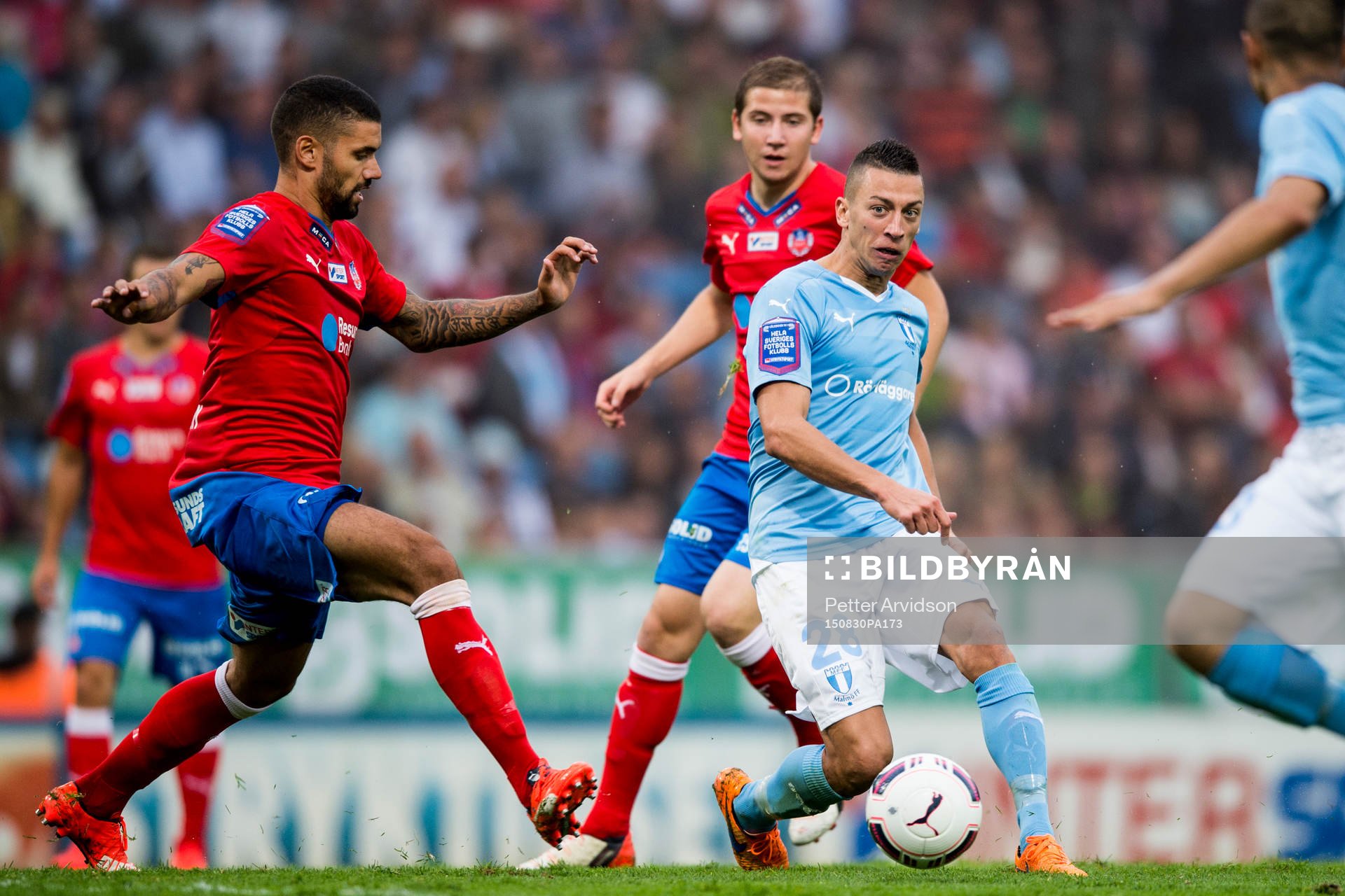 Malmö FFs Nikola Djurjic mot Helsingborgs Victor Palsson