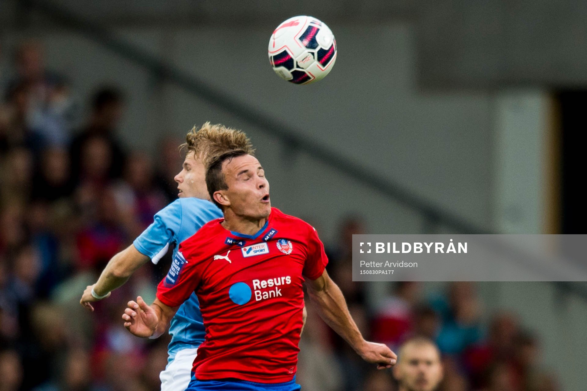 Malmö FFs Oscar Lewicki i nickduell med Helsingborgs Anton