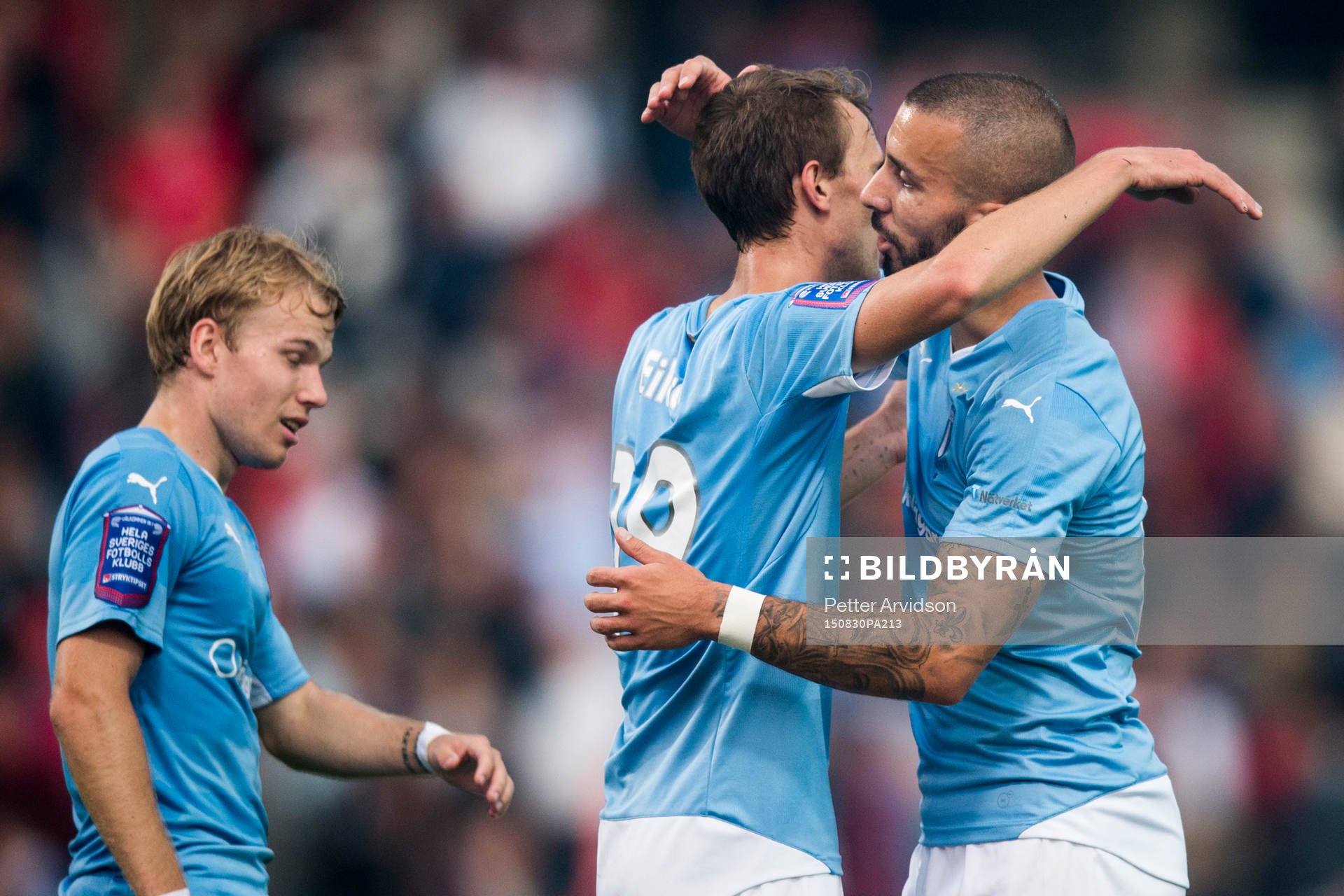Malmö FFs Guillermo Molins kramas om av Magnus Wolff Eikrem