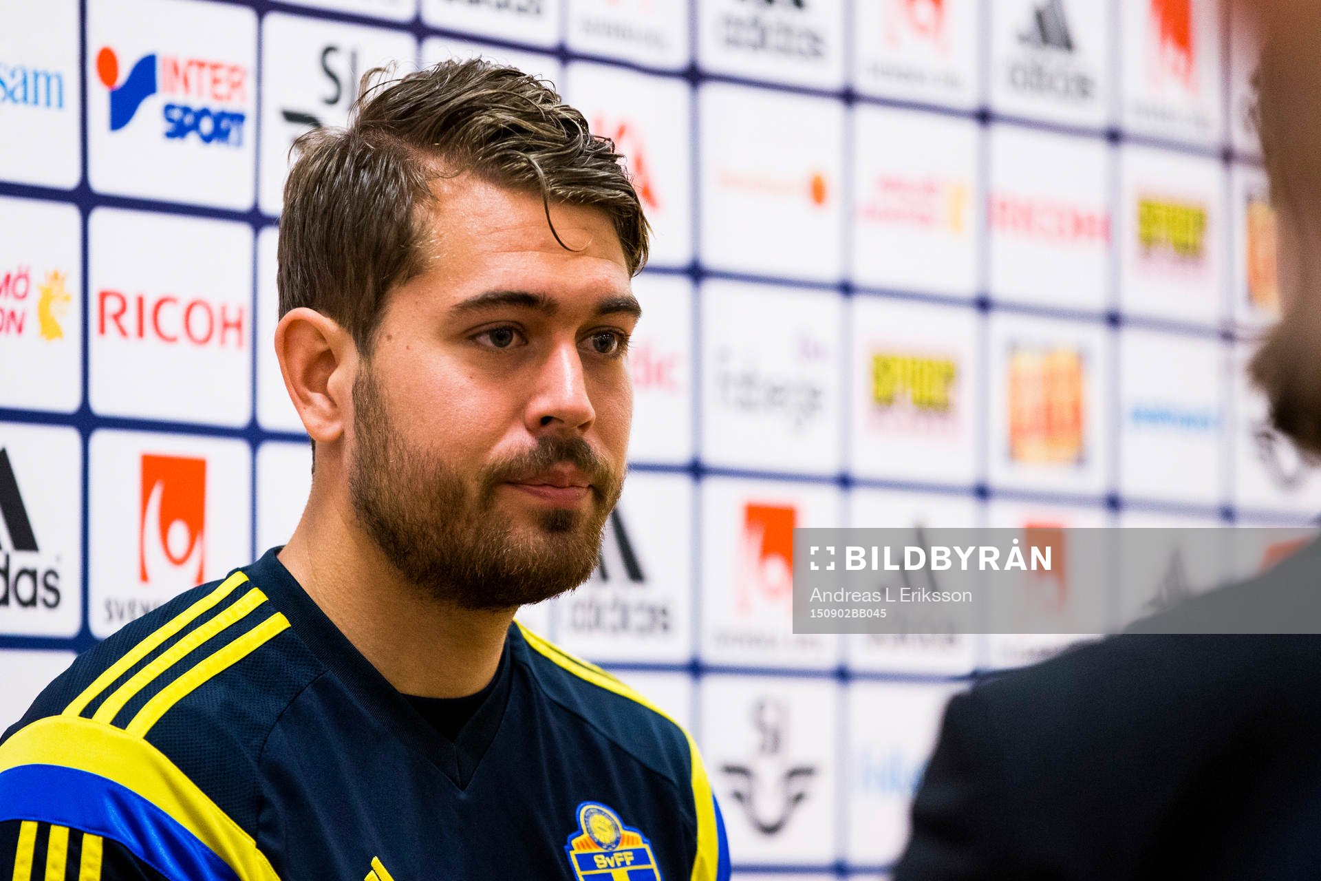 Kristoffer Nordfeldt i mixed zone innan träningen med