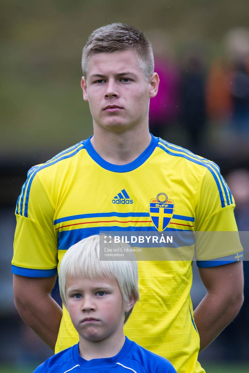 Alexander Leksell i P18-landskampen i fotboll mellan