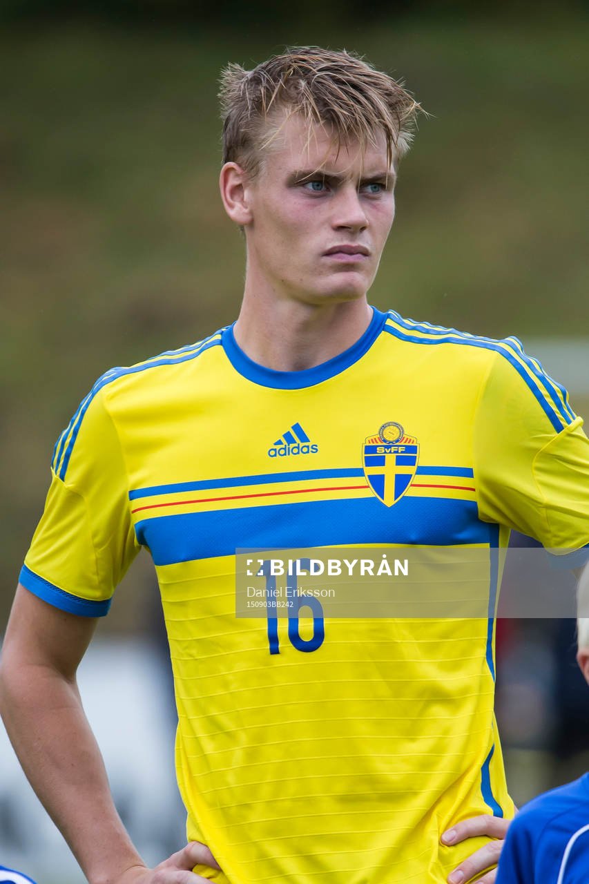 Eric Smith i P18-landskampen i fotboll mellan Sverige och