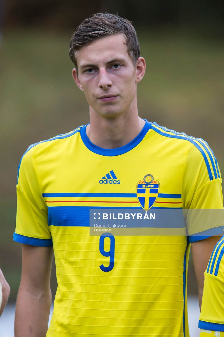 Gustaf Nilsson i P18-landskampen i fotboll mellan Sverige