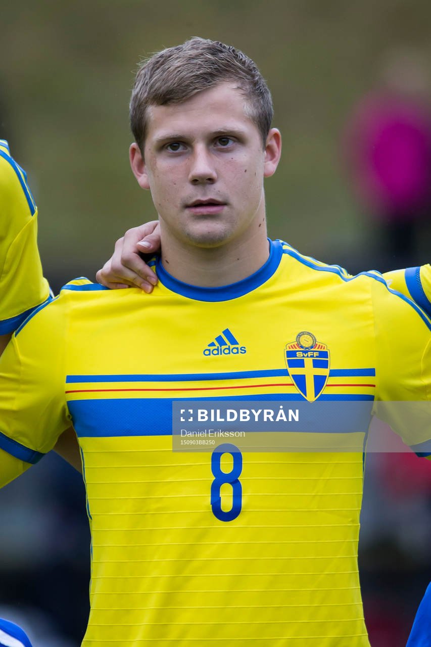 Erik Andersson i P18-landskampen i fotboll mellan Sverige