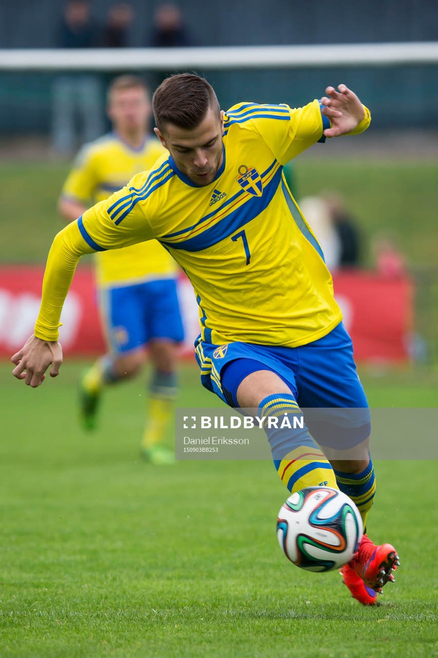 Filip Sachpekidis i P18-landskampen i fotboll mellan