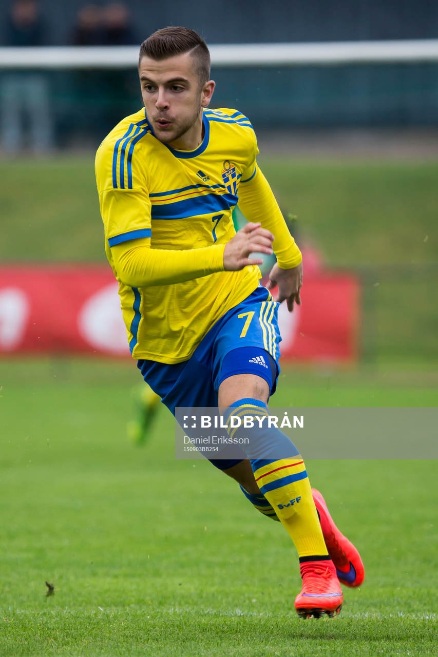 Filip Sachpekidis i P18-landskampen i fotboll mellan