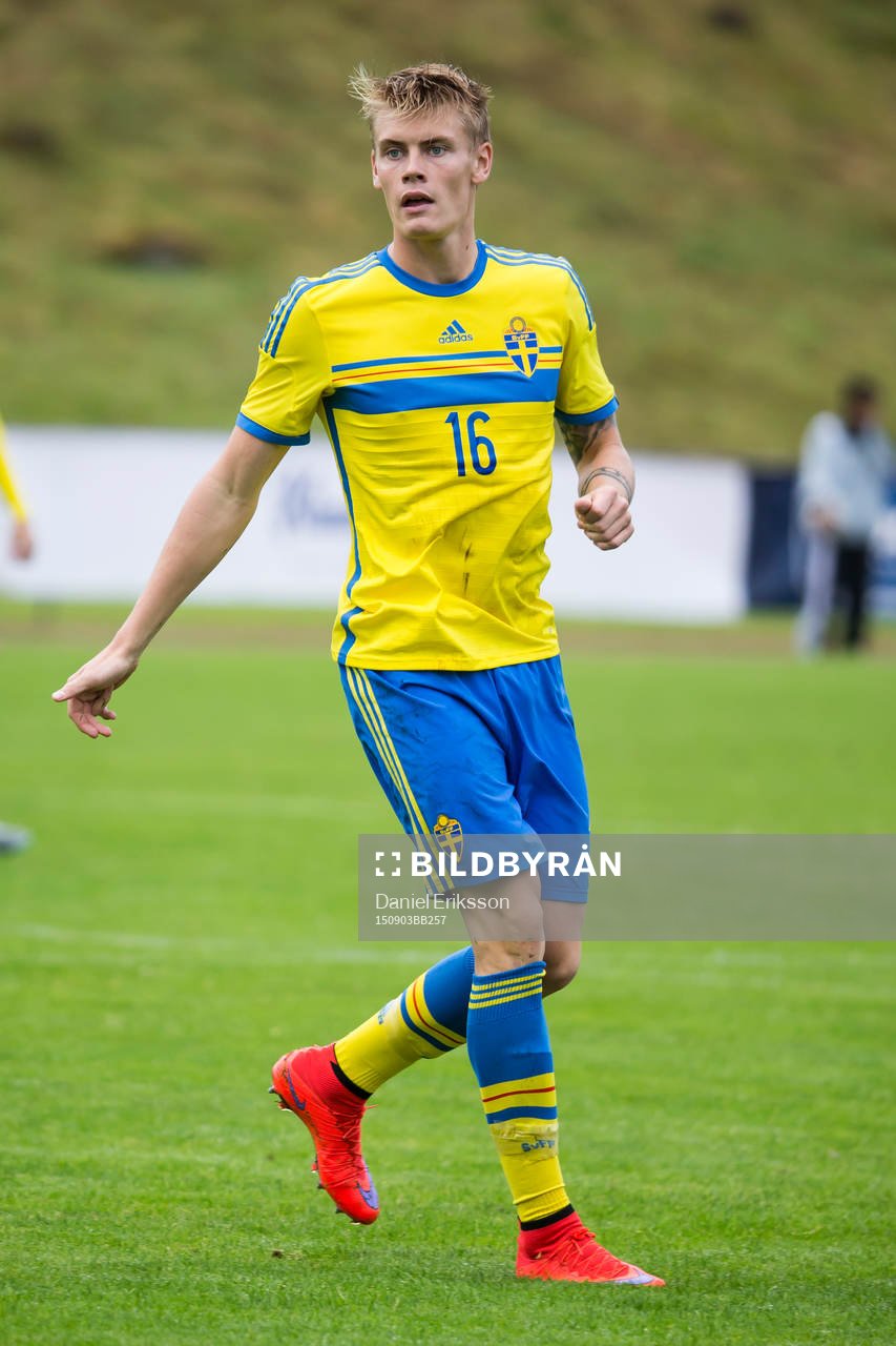 Eric Smith i P18-landskampen i fotboll mellan Sverige och