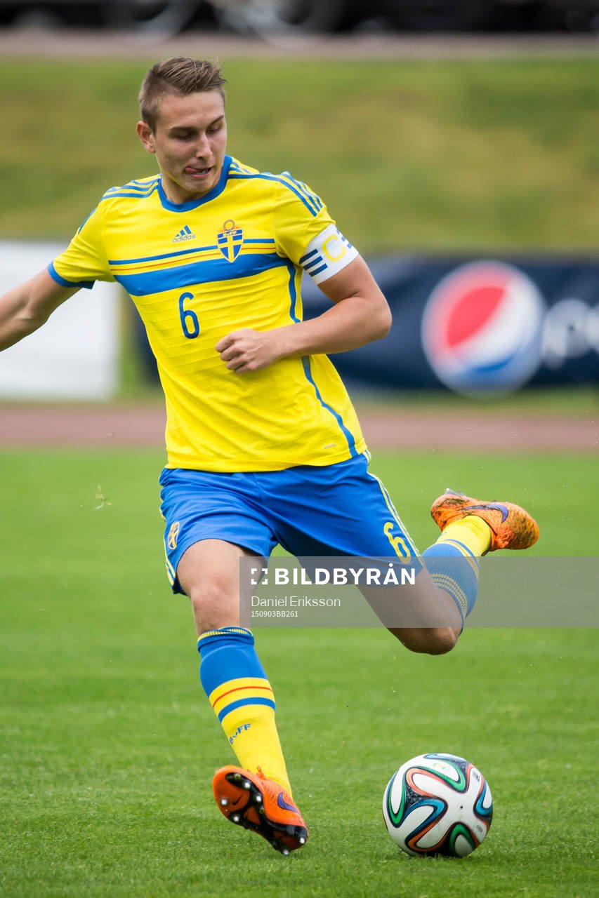 Ali Suljic i P18-landskampen i fotboll mellan Sverige och