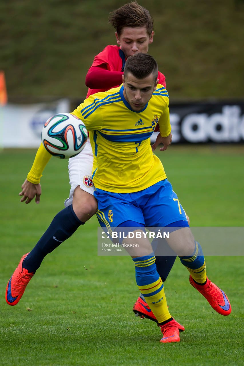 Filip Sachpekidis i P18-landskampen i fotboll mellan