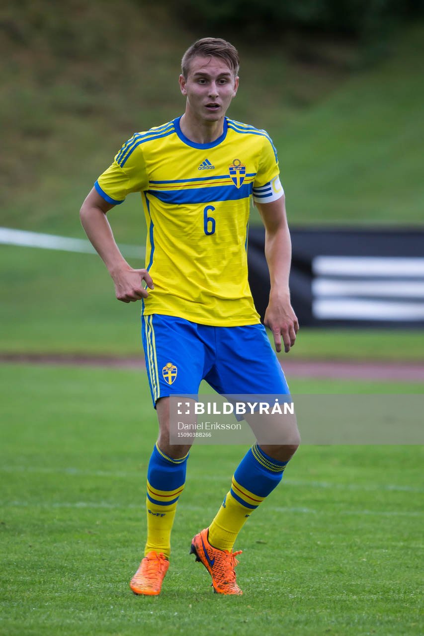 Ali Suljic i P18-landskampen i fotboll mellan Sverige och