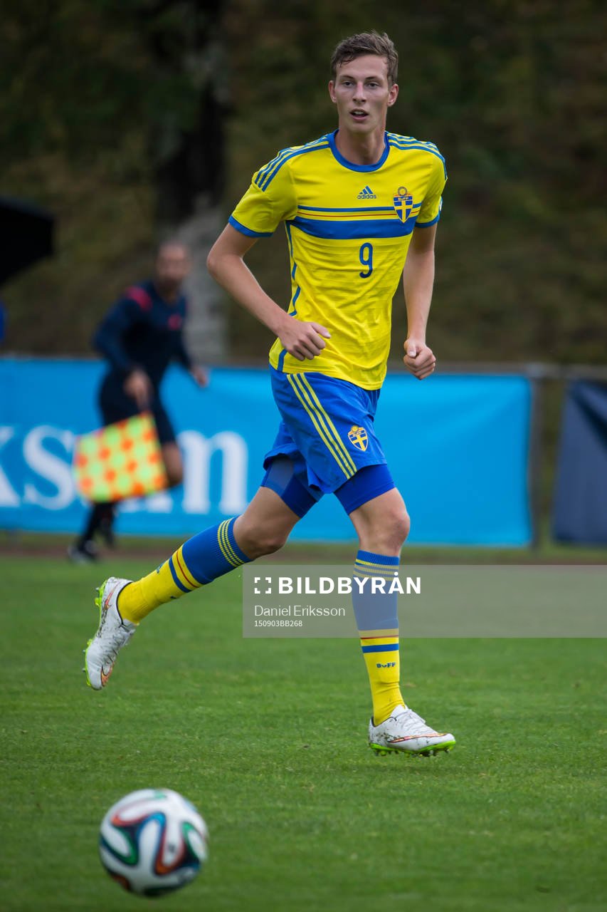 Gustaf Nilsson i P18-landskampen i fotboll mellan Sverige