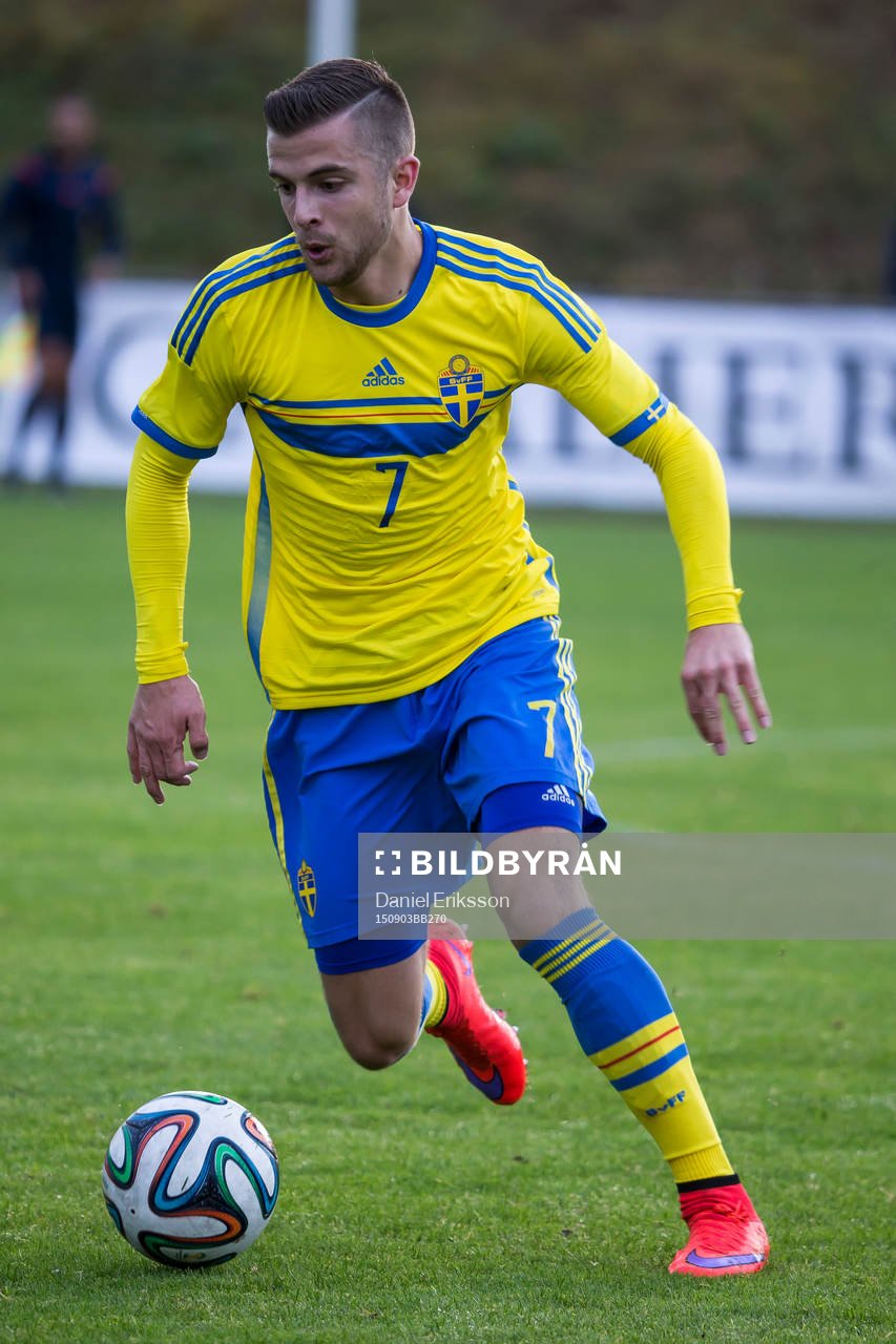 Filip Sachpekidis i P18-landskampen i fotboll mellan