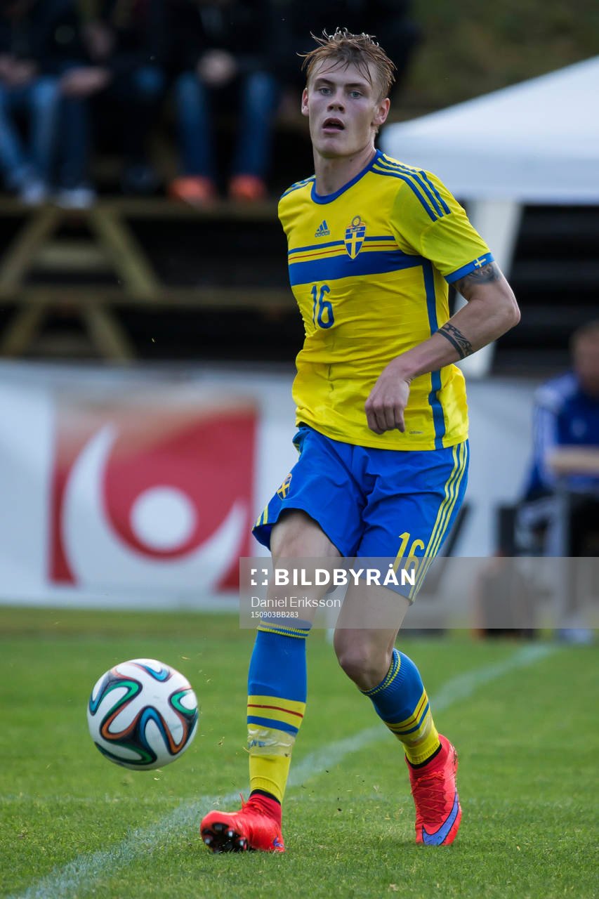 Eric Smith i P18-landskampen i fotboll mellan Sverige och