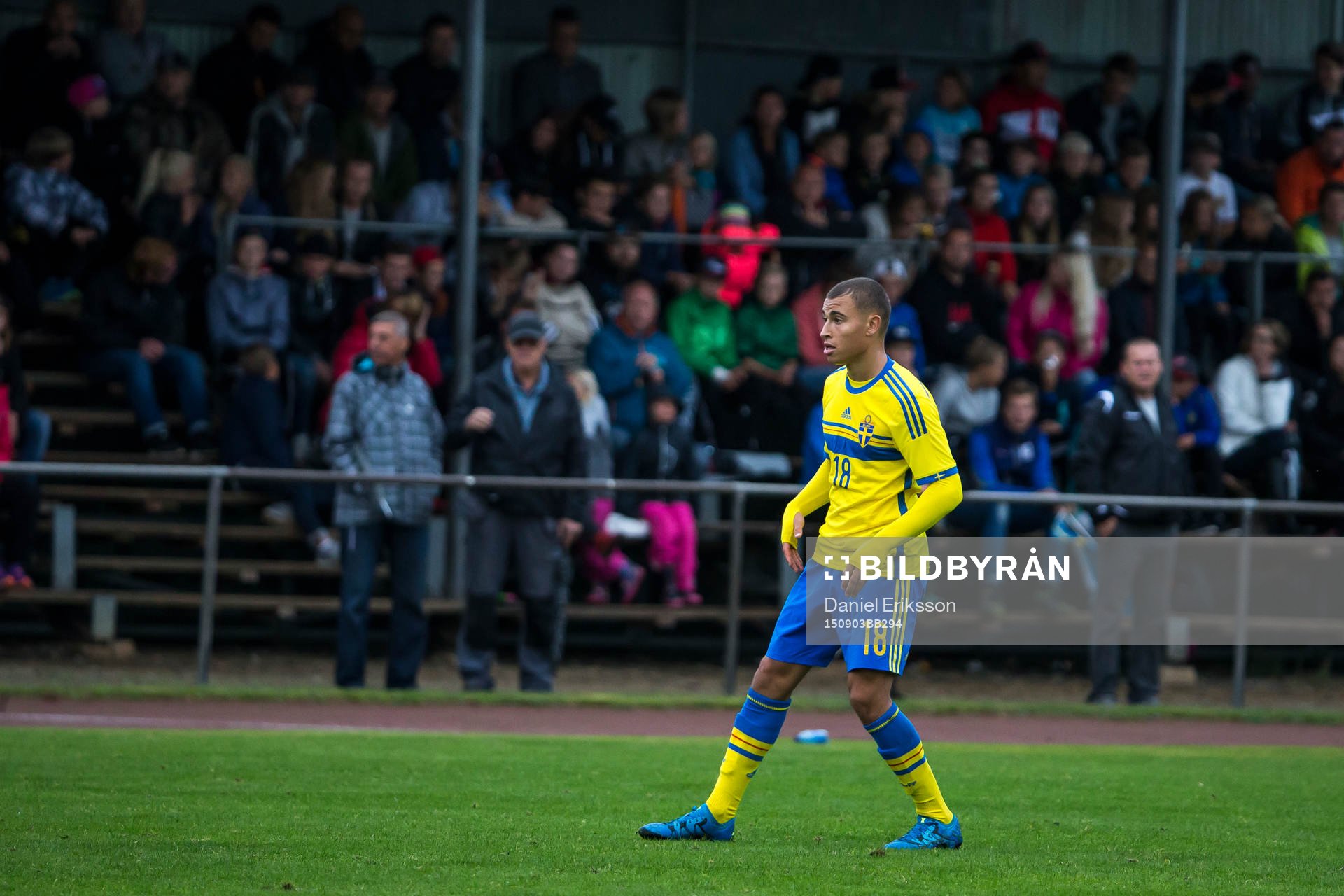 Jordan Larsson i P18-landskampen i fotboll mellan Sverige