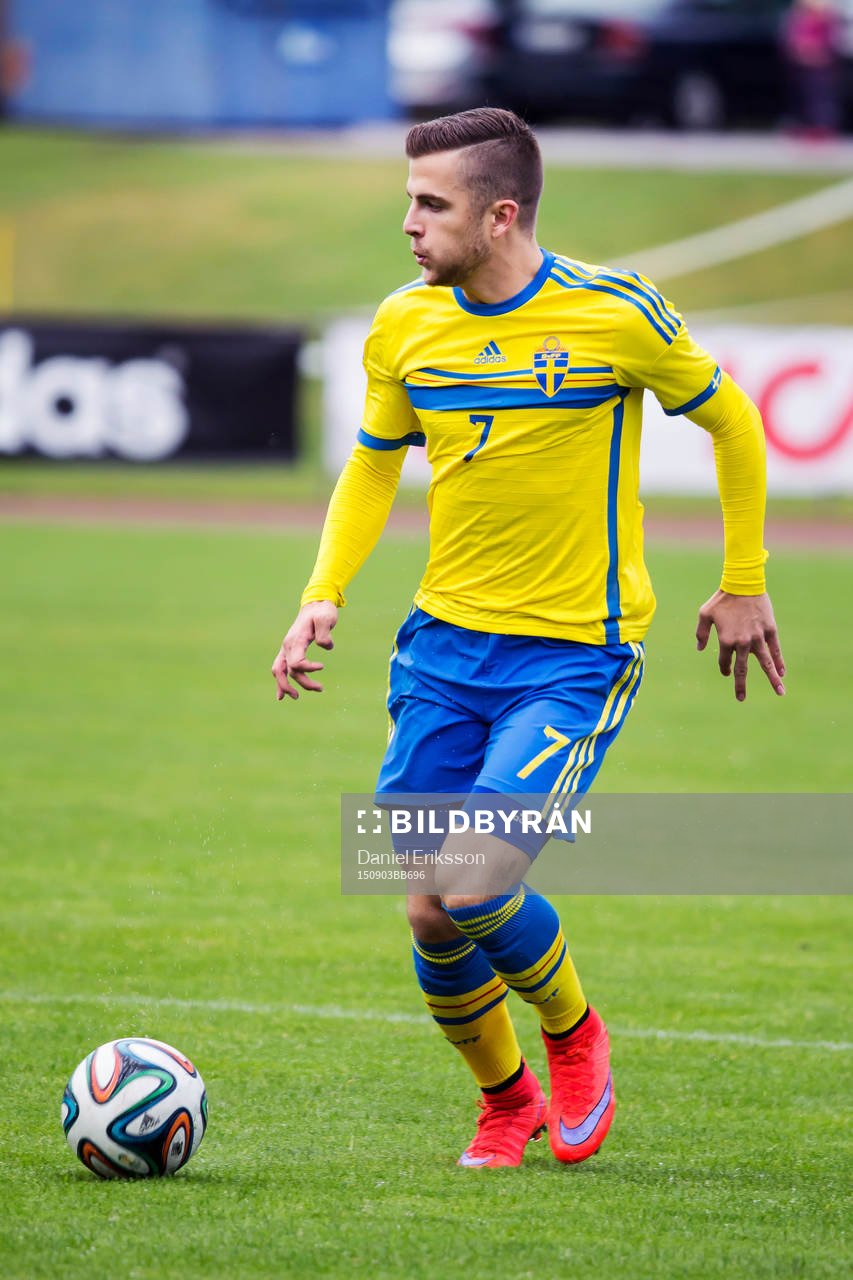 Filip Sachpekidis i P18-landskampen i fotboll mellan