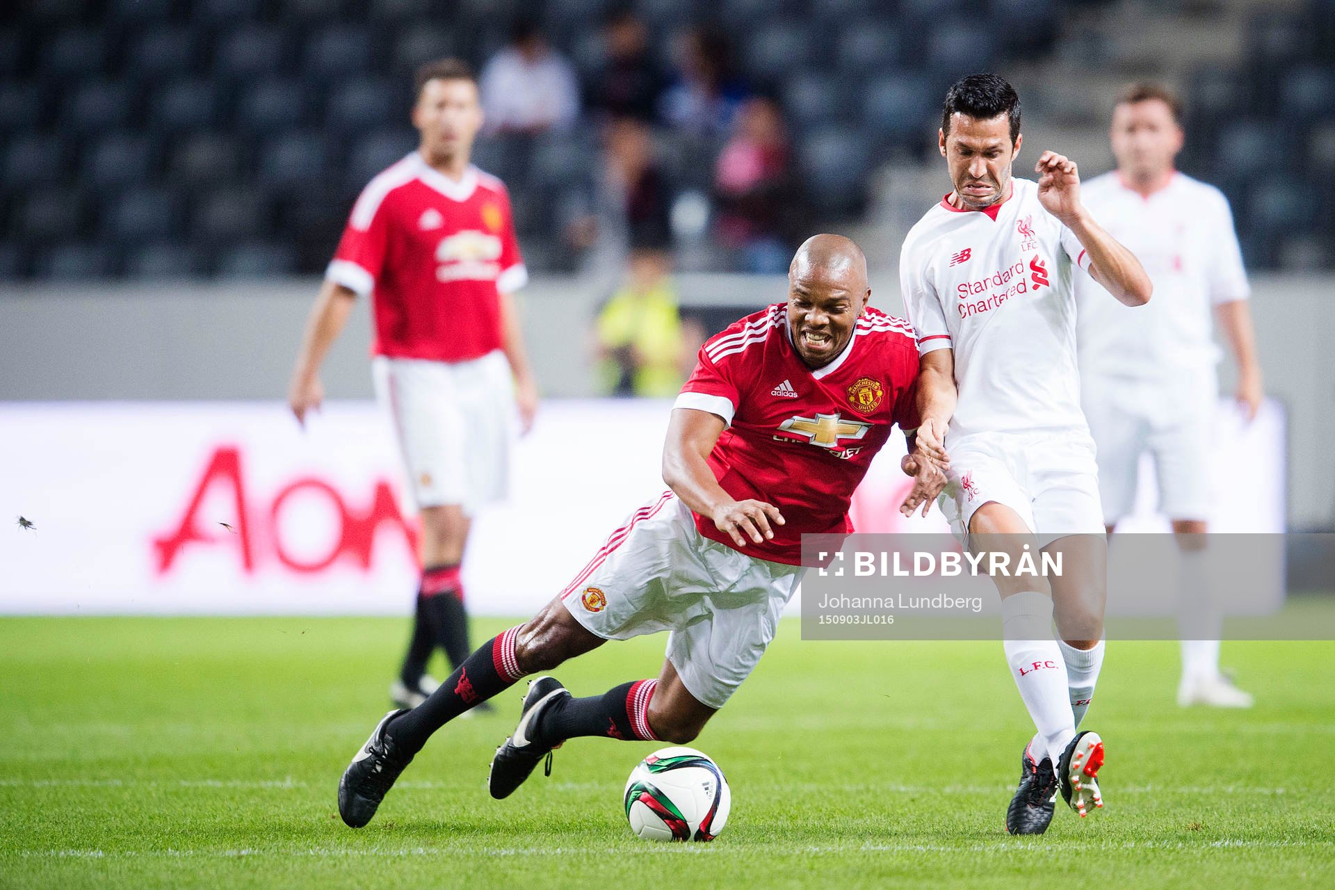 Manchester United Quinton Fortune och Liverpools Luis Garcia under fotbollsmatchen Legends Game mellan Manchester United legends och Liverpool legends den 3 september 2015 i Stockholm.