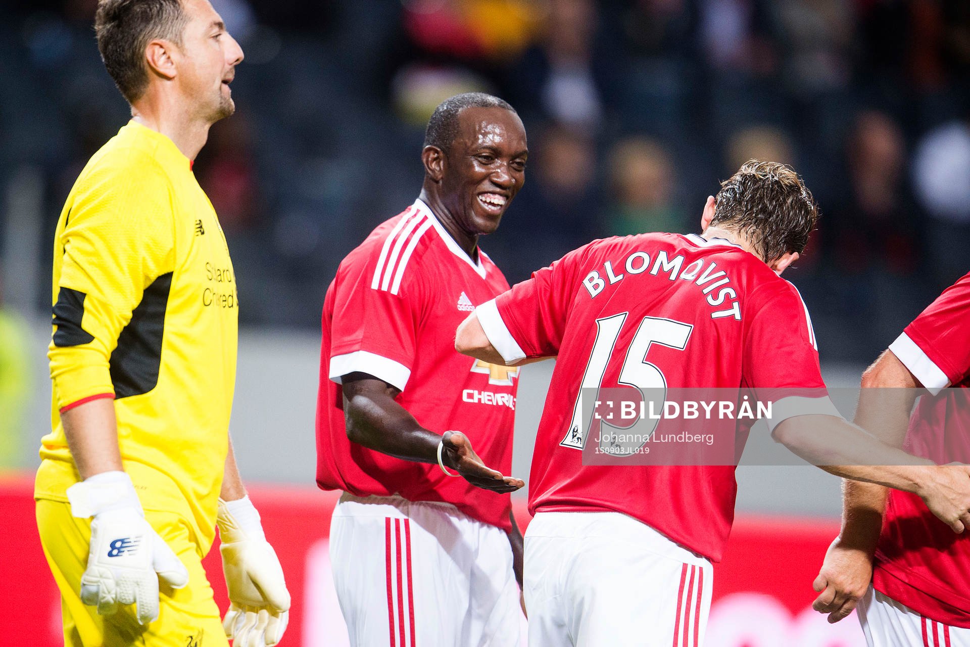 Manchester United Jesper Blomqvist gratulerar Dwight Yorke